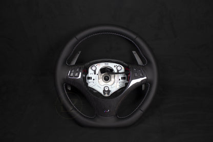 BMW E8X/E9X Skinn Ratt - Hvite Detaljer Magnetiske Paddles - LZ-Customs
