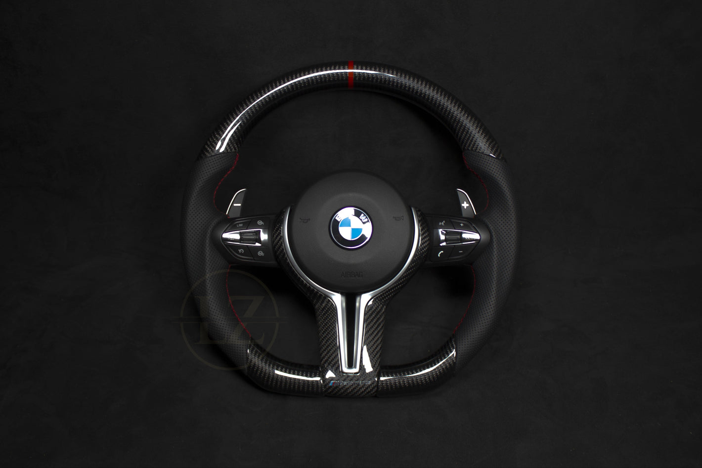 BMW F-Serie Carbon/Ventilert Skinn Ratt, Røde Detaljer V2 - LZ-Customs