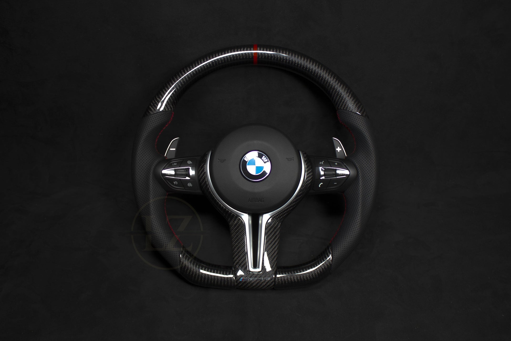 BMW F-Serie Carbon/Ventilert Skinn Ratt, Røde Detaljer V2 - LZ-Customs