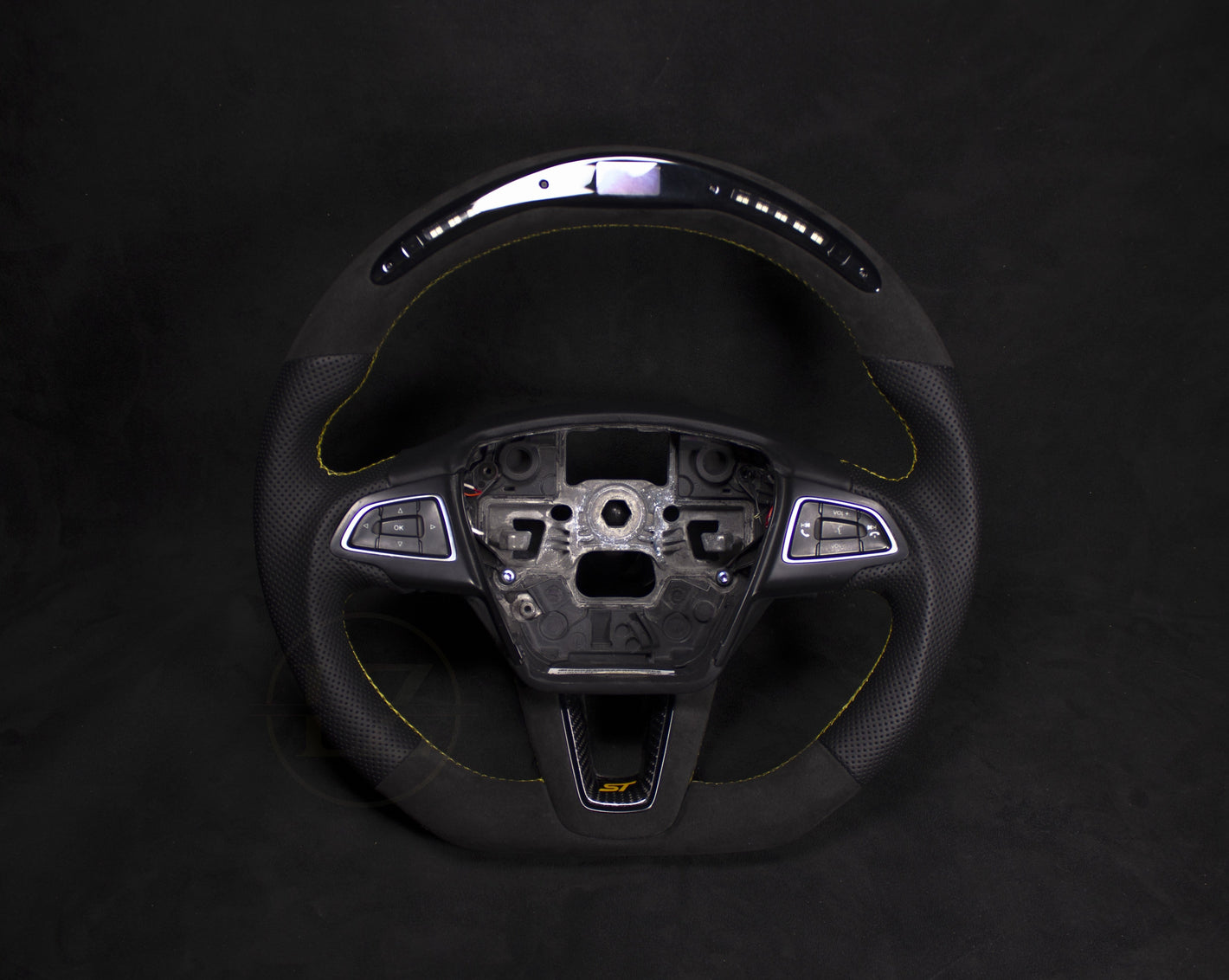 Ford Focus ST MK3 Alcantara/Skinn LED Ratt Gule Detaljer - LZ-Customs