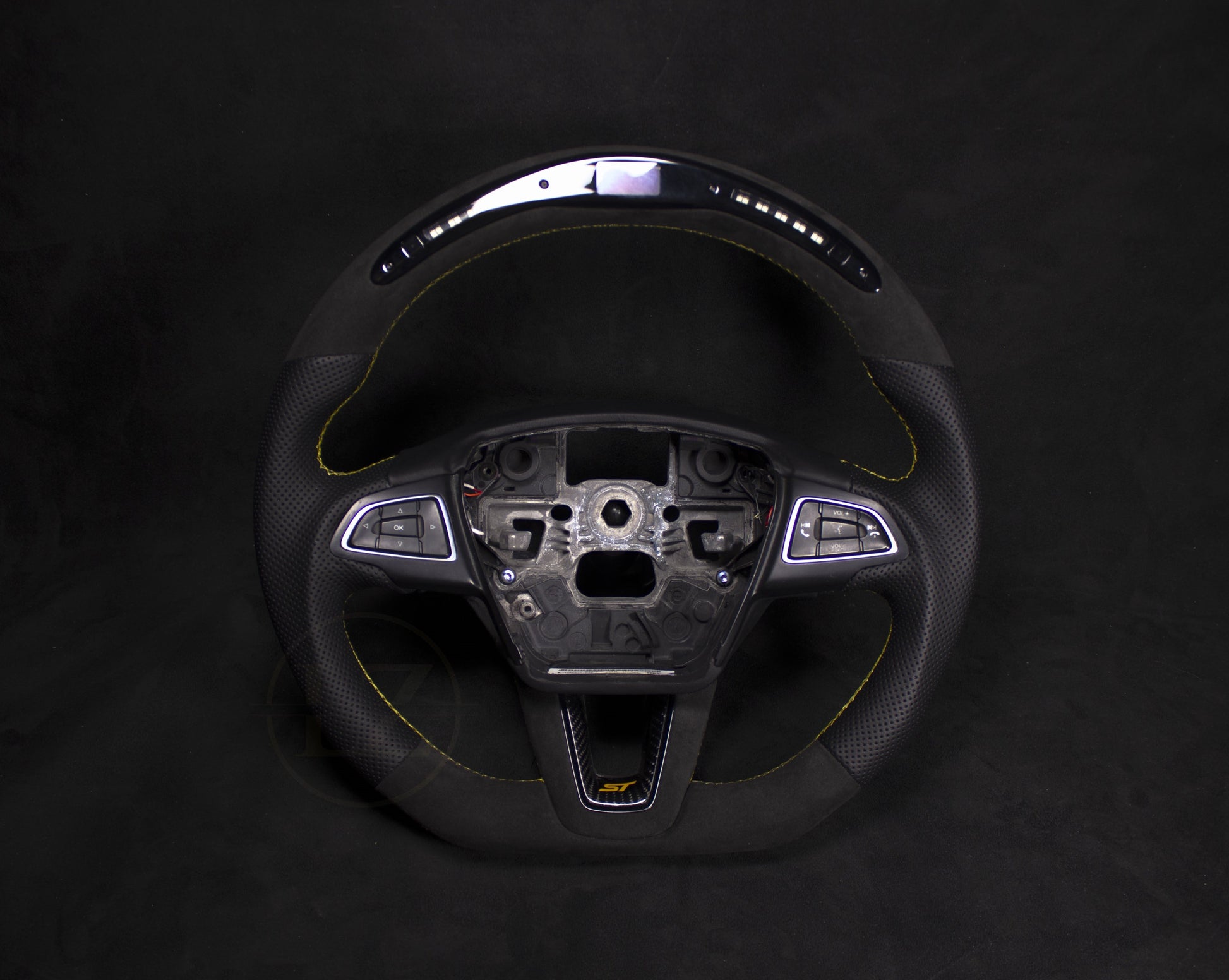 Ford Focus ST MK3 Alcantara/Skinn LED Ratt Gule Detaljer - LZ-Customs