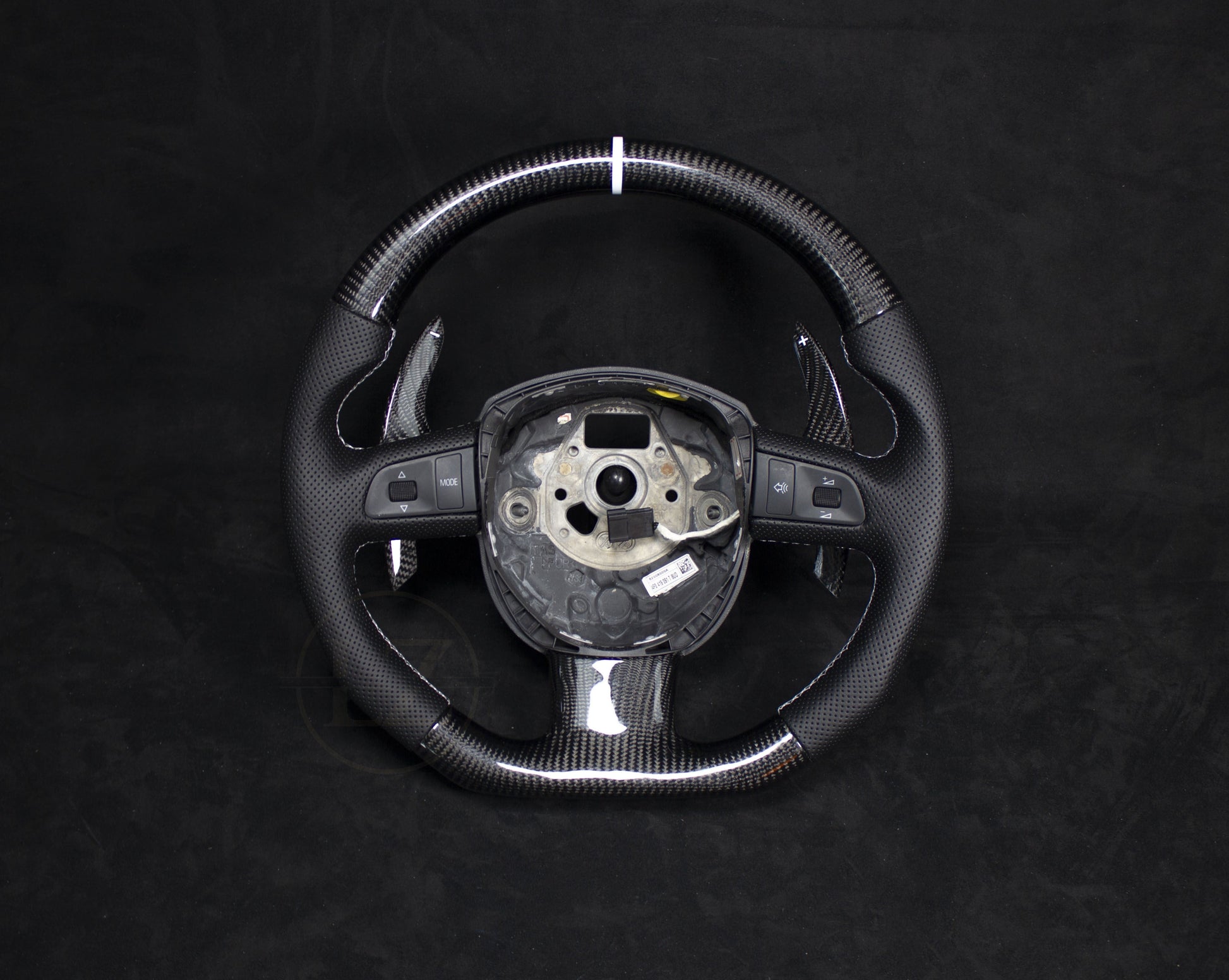 Audi B8 Carbon og Alcantara Ratt, Hvite Detaljer - LZ-Customs