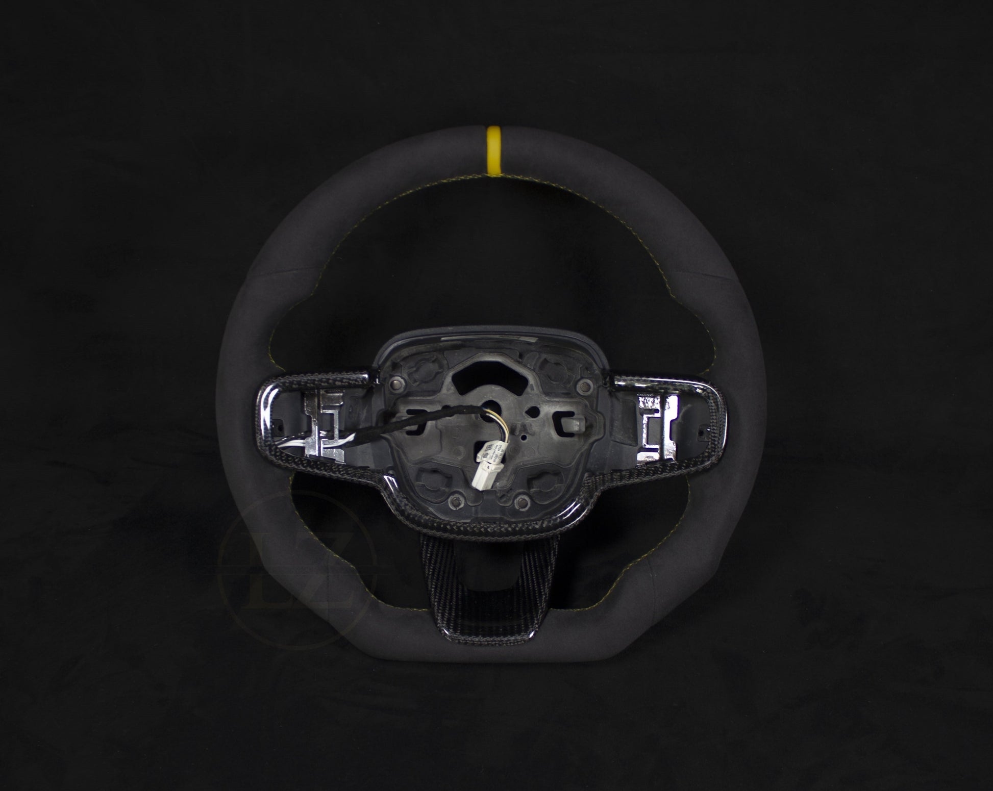 Volvo XC40/Polestar 2 Alcantara Ratt Gule Detaljer - LZ-Customs