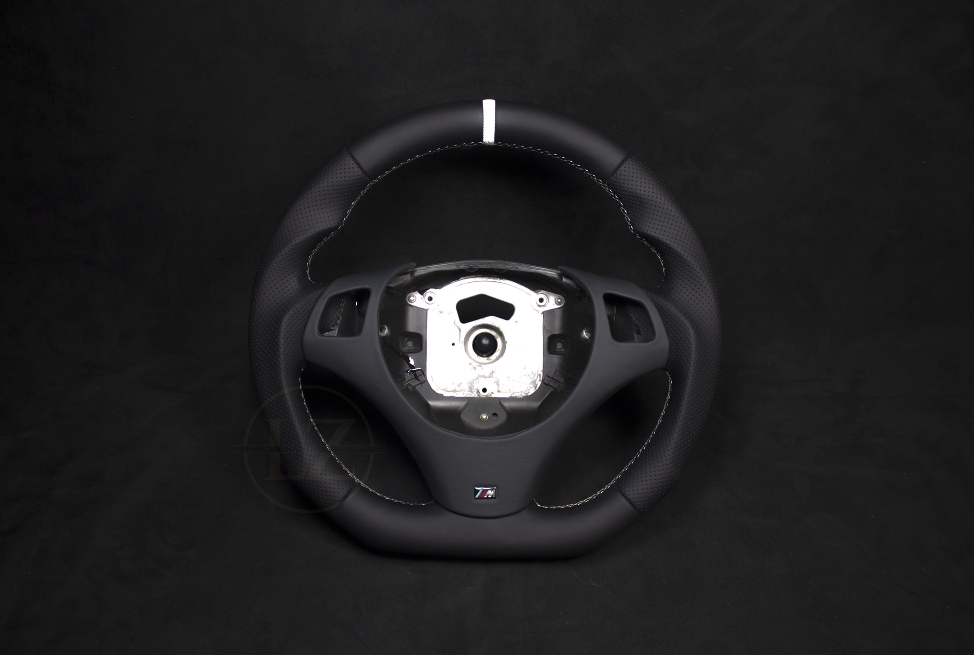 BMW E8X/E9X Skinn Ratt, Hvite Detaljer - LZ-Customs