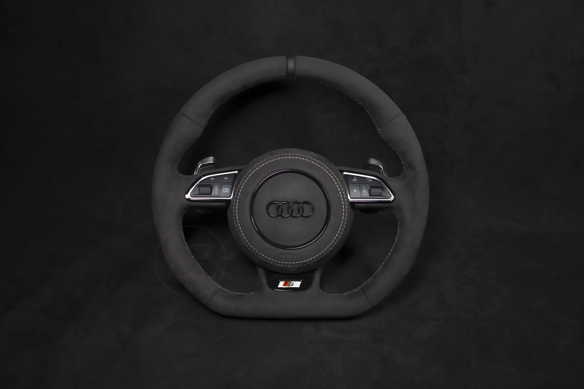 Audi B8 Alcantara Ratt, Hvite Detaljer v2 - LZ-Customs