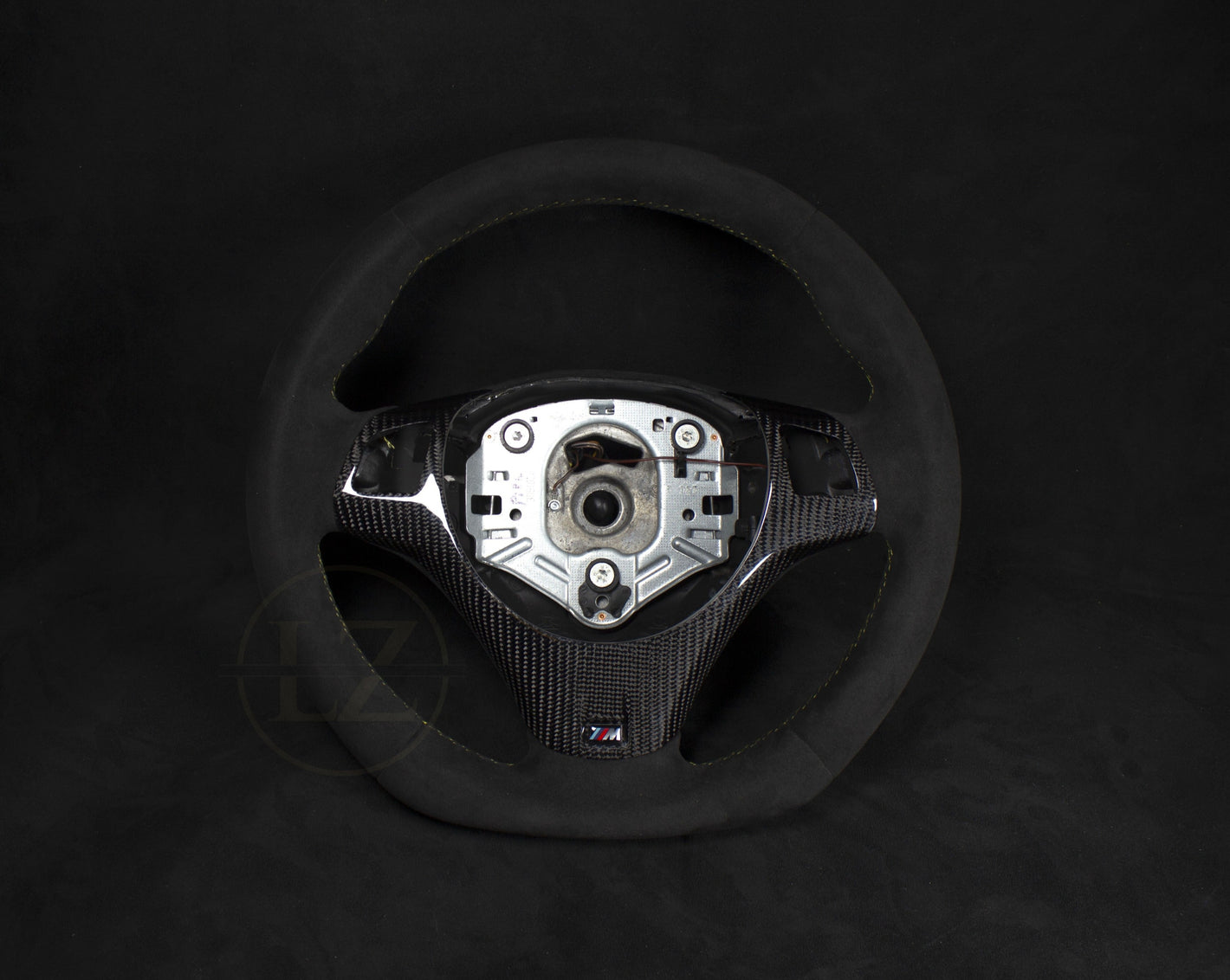 BMW E8X/E9X Alcantara Ratt Gule Detaljer Carbon Rattdeksel - LZ-Customs