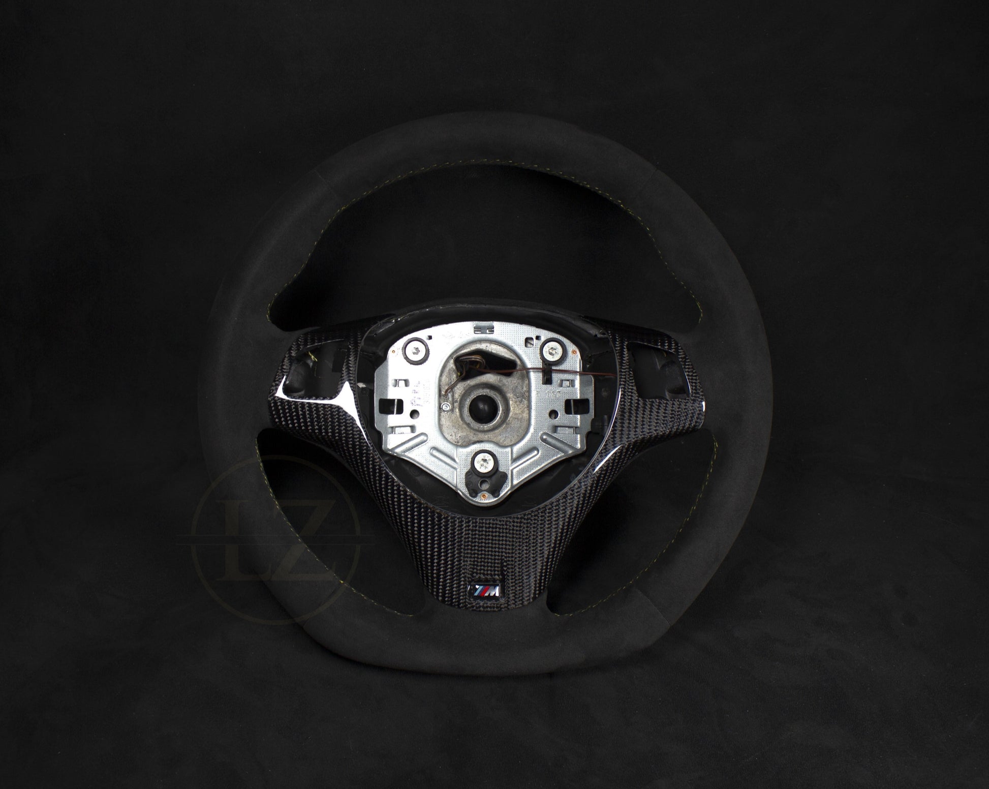 BMW E8X/E9X Alcantara Ratt Gule Detaljer Carbon Rattdeksel - LZ-Customs