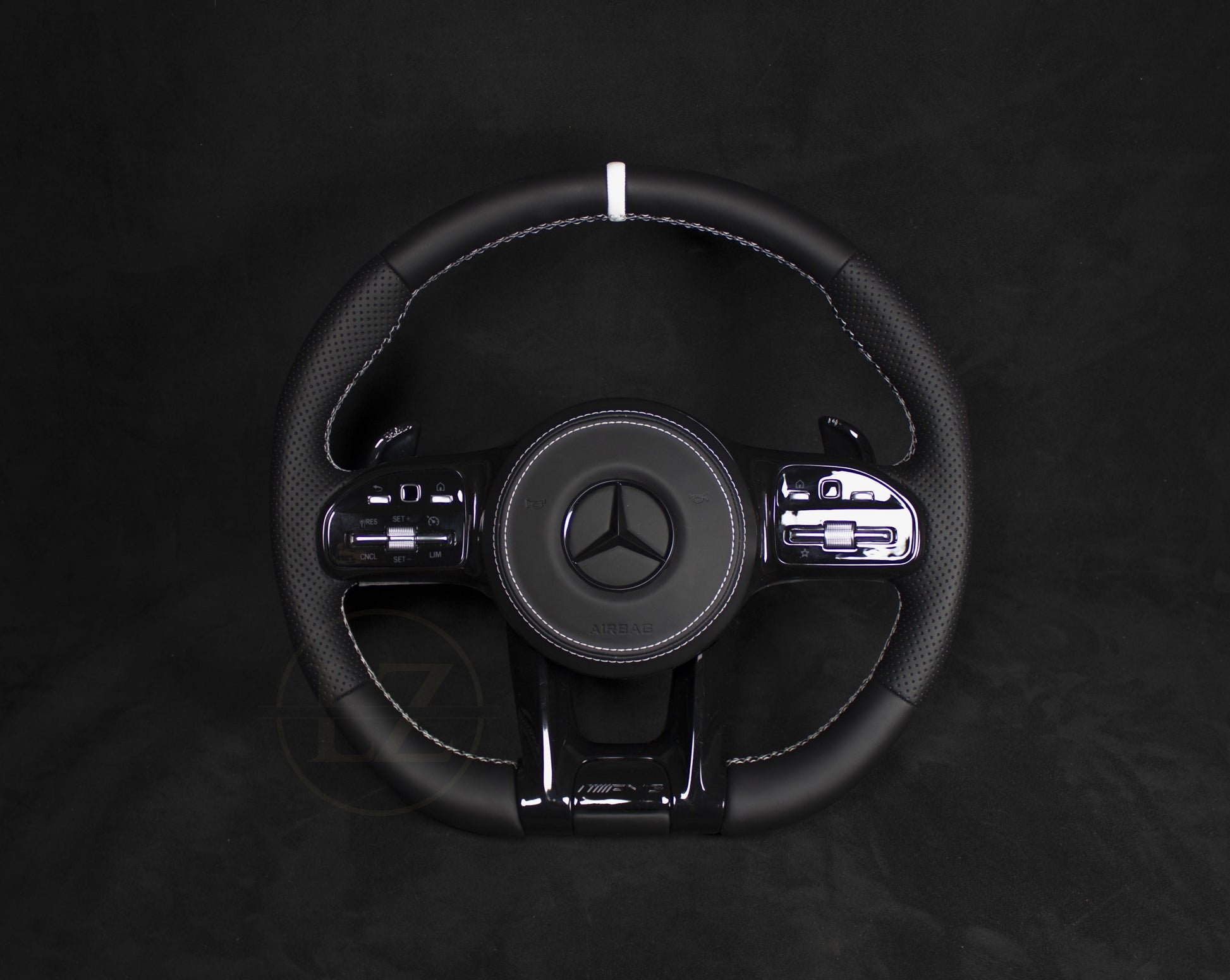 Mercedes-Benz C63 AMG Skinn Ratt Hvite detaljer - LZ-Customs