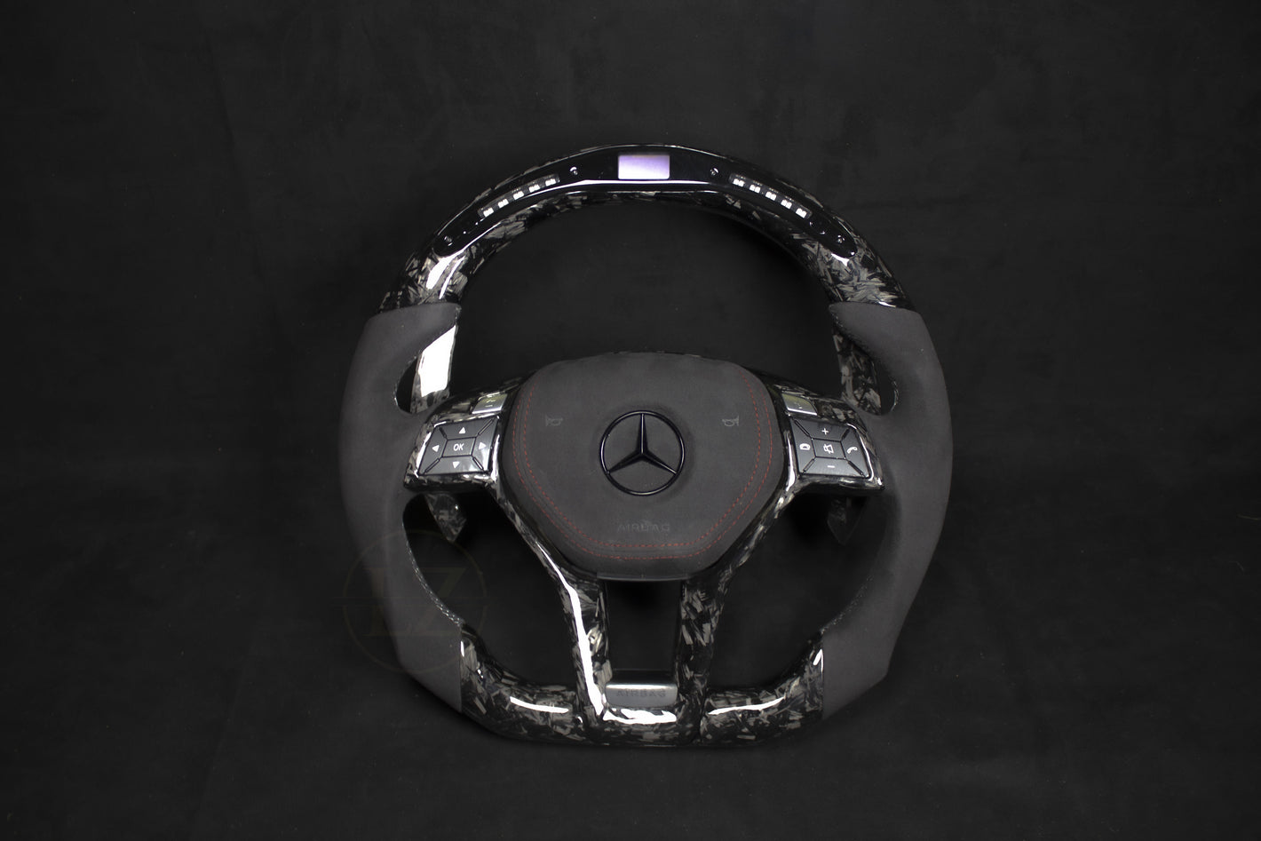 Mercedes-Benz AMG LED Ratt Alcantara/Forged Carbon - Røde Detaljer - LZ-Customs