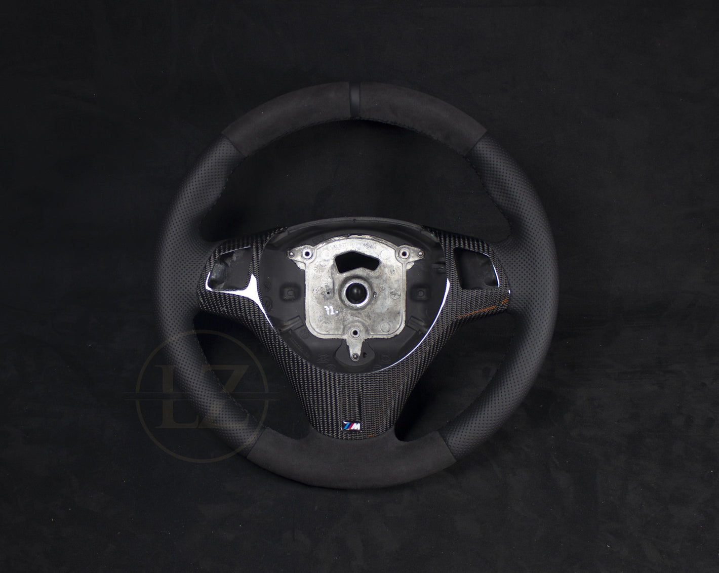 BMW E8X/E9X Alcantara/Ventilert Skinn Carbon Rattdeksel - LZ-Customs