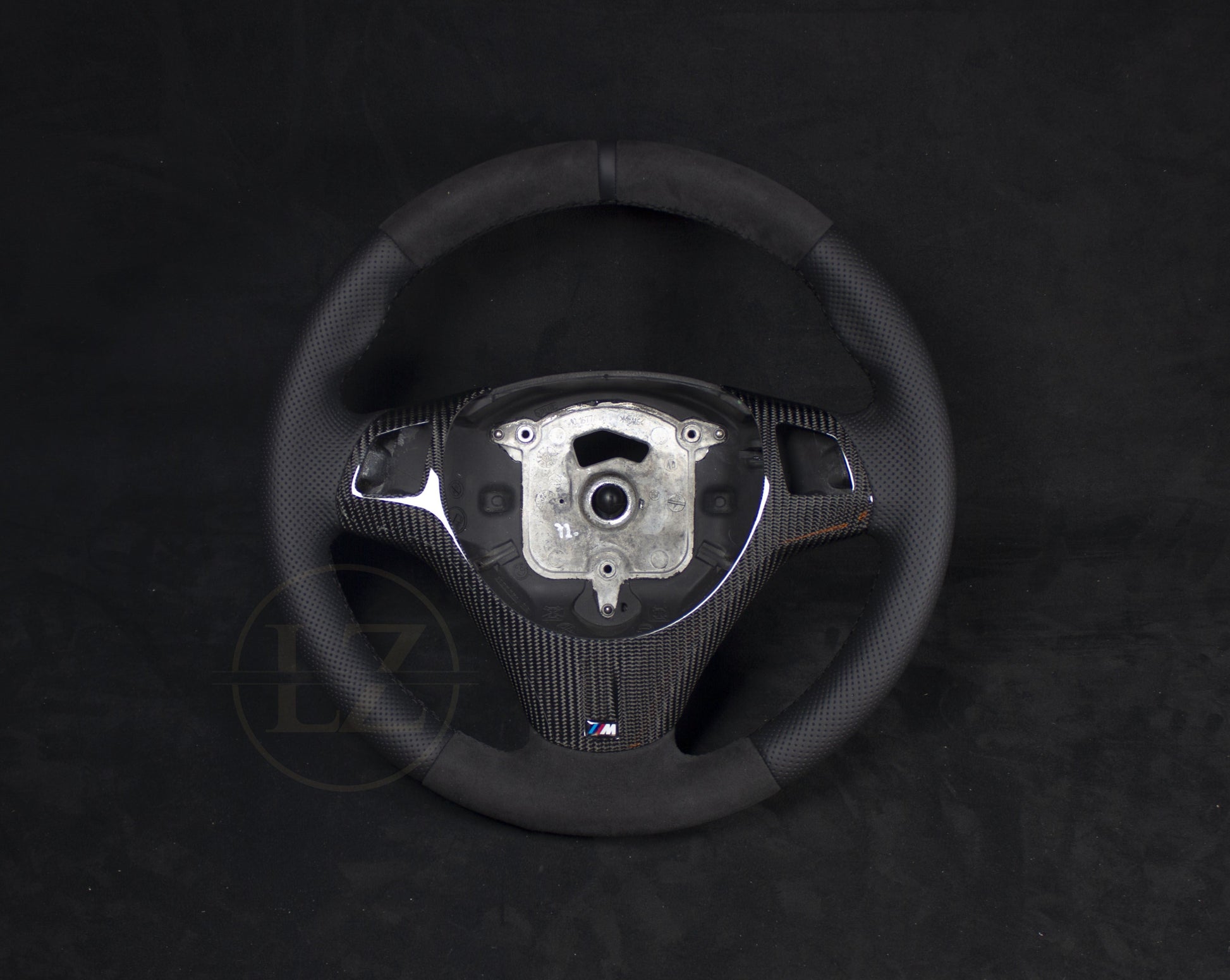 BMW E8X/E9X Alcantara/Ventilert Skinn Carbon Rattdeksel - LZ-Customs