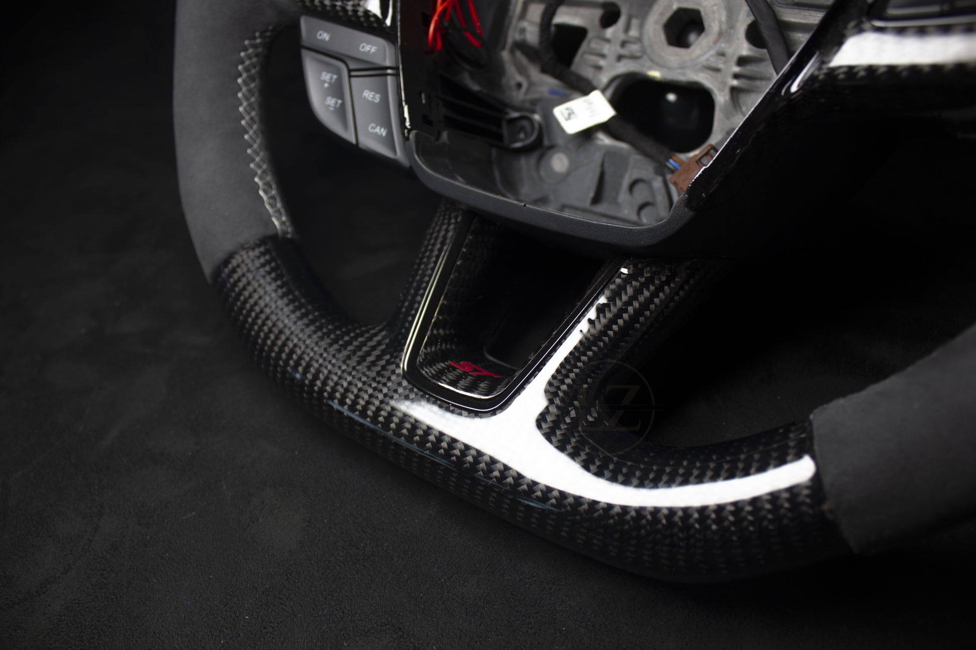 Ford Focus ST/RS MK3 Alcantara/Carbon + LED Ratt - LZ-Customs