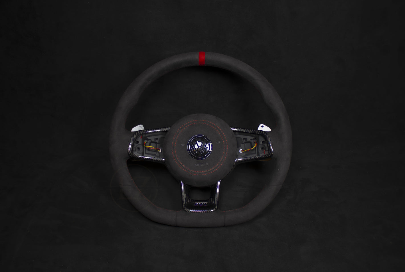 VOLKSWAGEN GOLF MK7 Alcantara Ratt Røde Detaljer - LZ-Customs