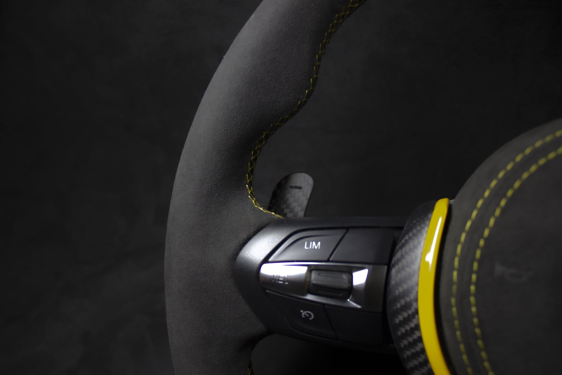 BMW F-Serie AlcantaraC Ratt Gule Detaljer Magnetiske paddles V1 - LZ-Customs