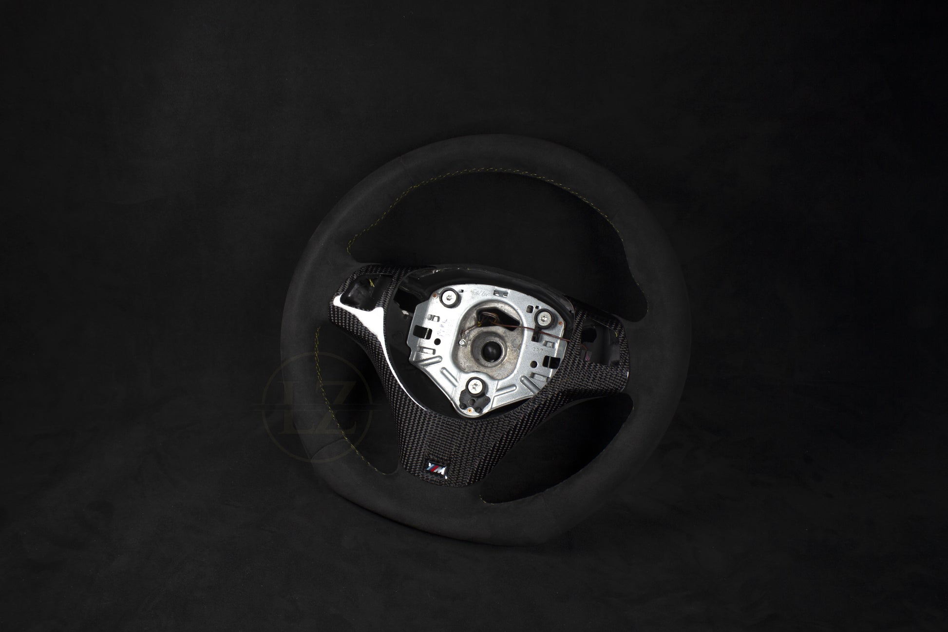 BMW E8X/E9X Alcantara Ratt Gule Detaljer Carbon Rattdeksel - LZ-Customs