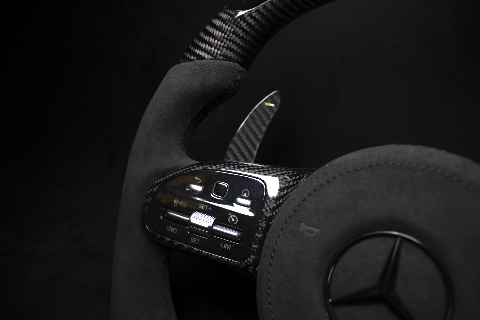 Mercedes-Benz C63 AMG Carbon/Alcantara 1-Edition LED Ratt - LZ-Customs