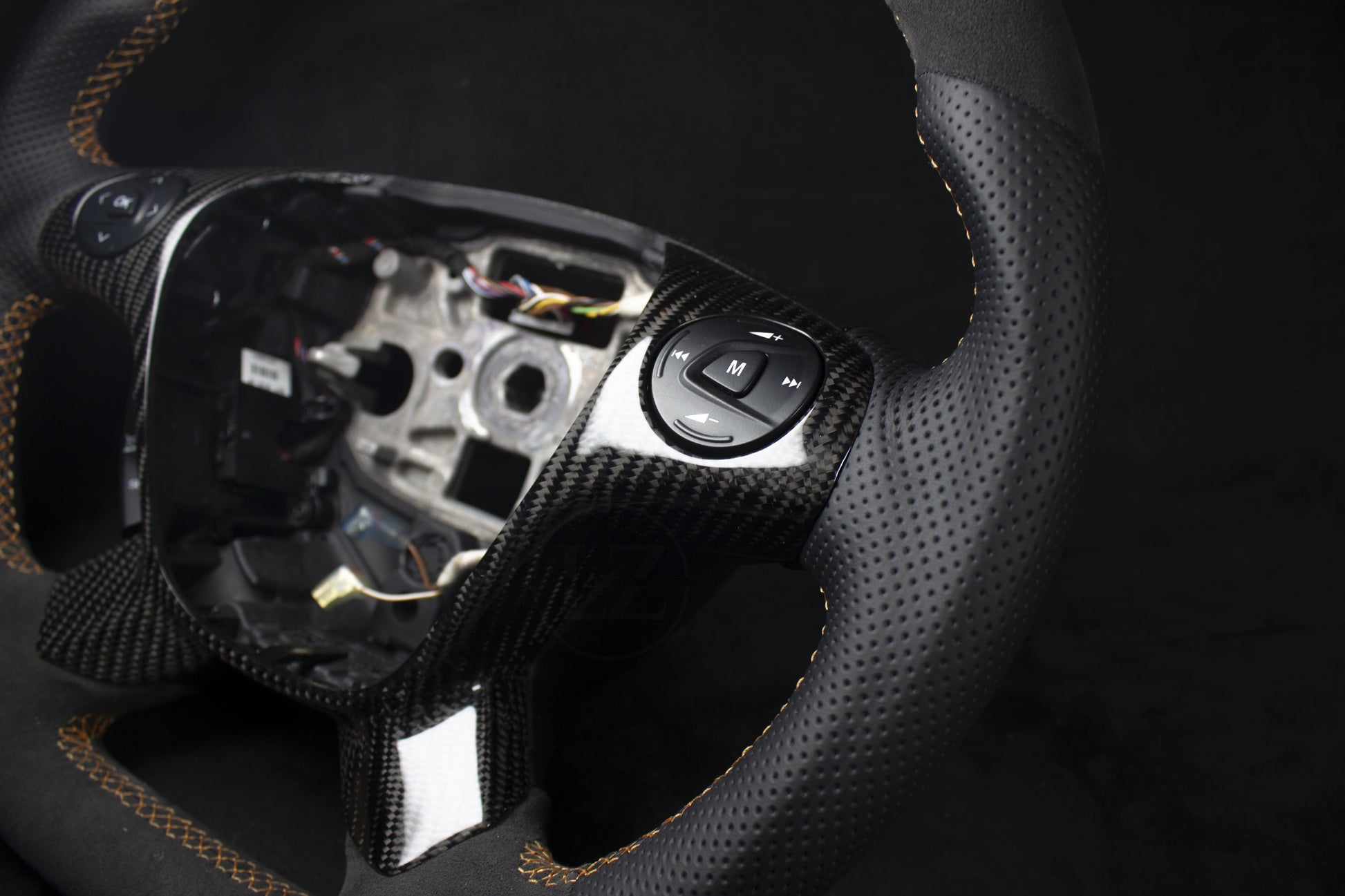 Ford Transit Alcantara/Skinn Ratt, Oransje Detaljer - LZ-Customs