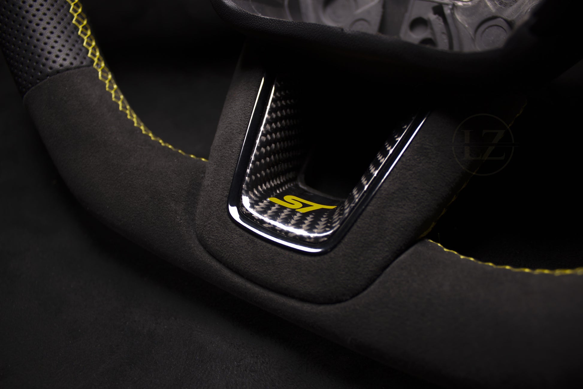 Ford Focus ST MK3 Alcantara/Skinn LED Ratt Gule Detaljer - LZ-Customs