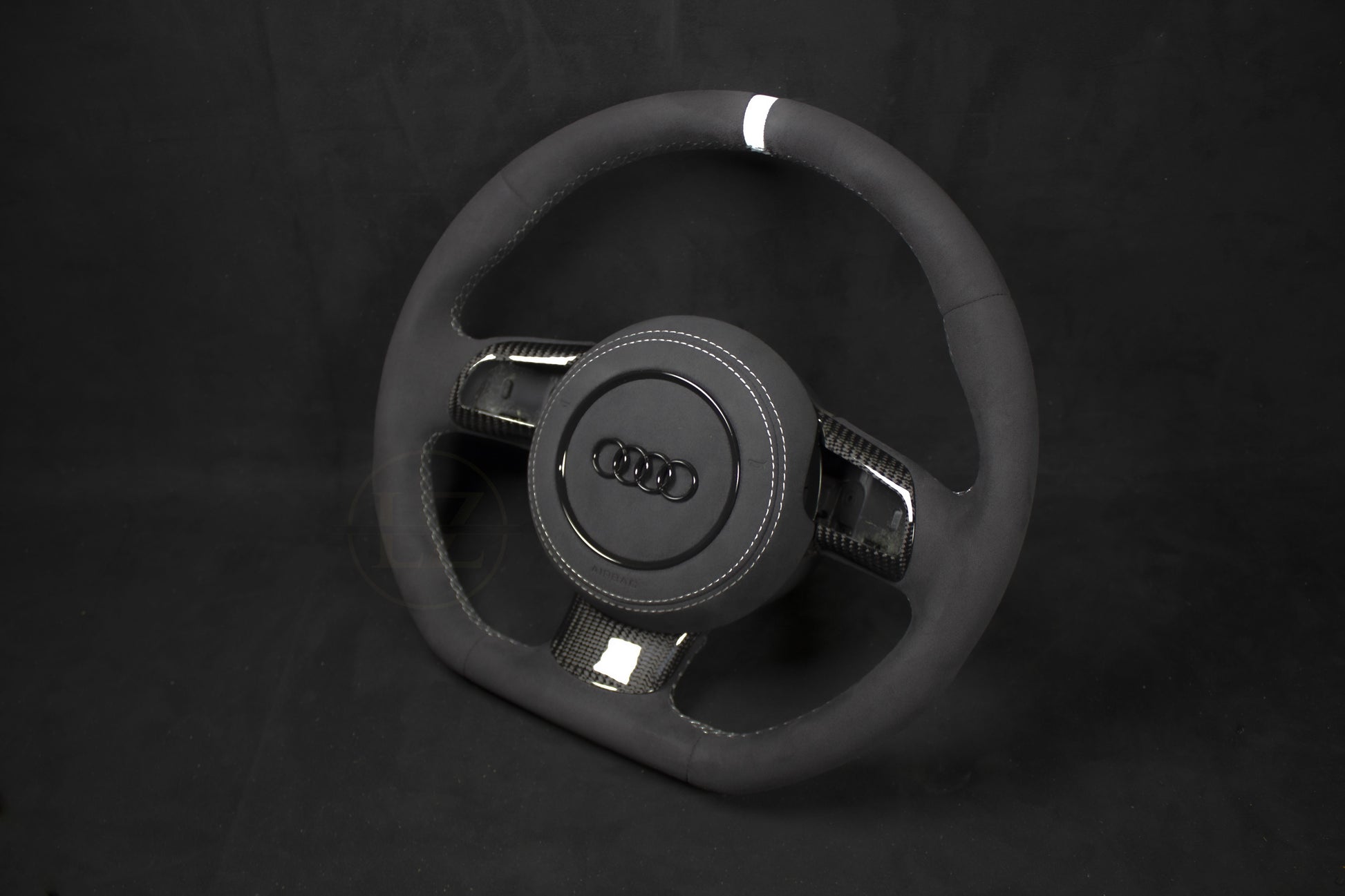 Audi TT MK2 Alcantara Ratt - Hvite Detaljer - LZ-Customs