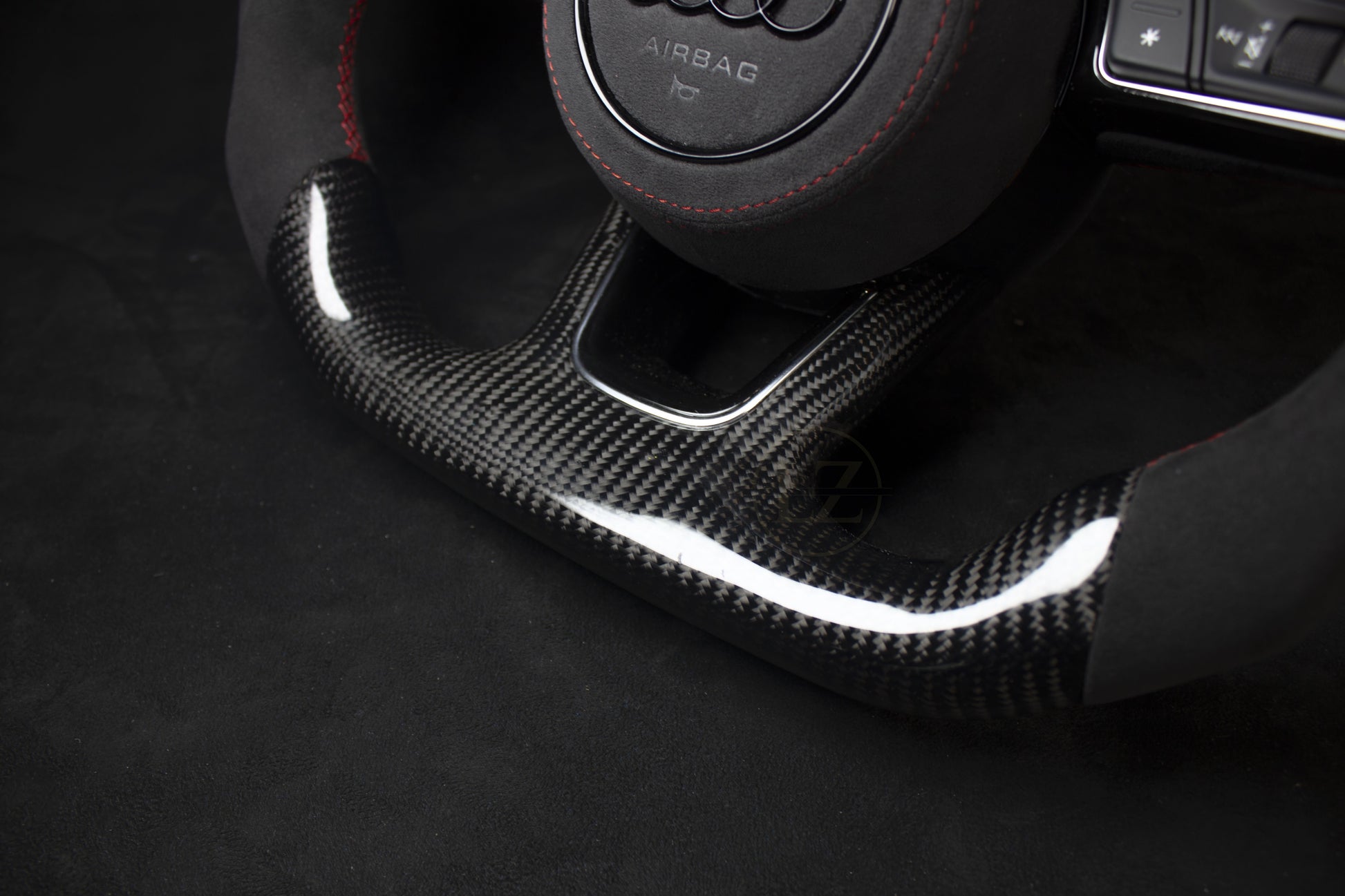 Audi B9 Alcantara Ratt Alcantara/Carbon Ratt Røde Detaljer - LZ-Customs