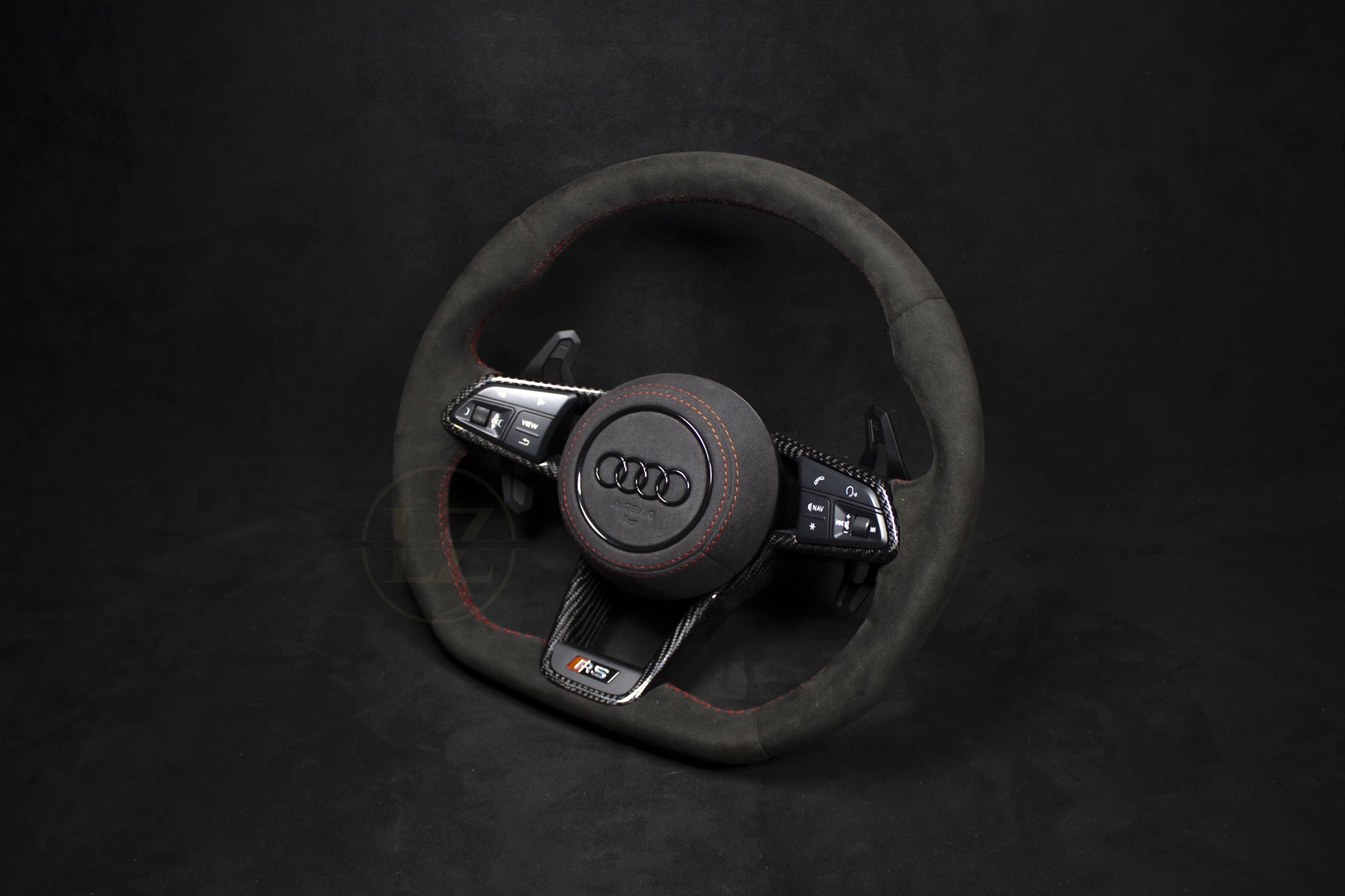 Audi R8 Alcantara Ratt Røde Detaljer - LZ-Customs