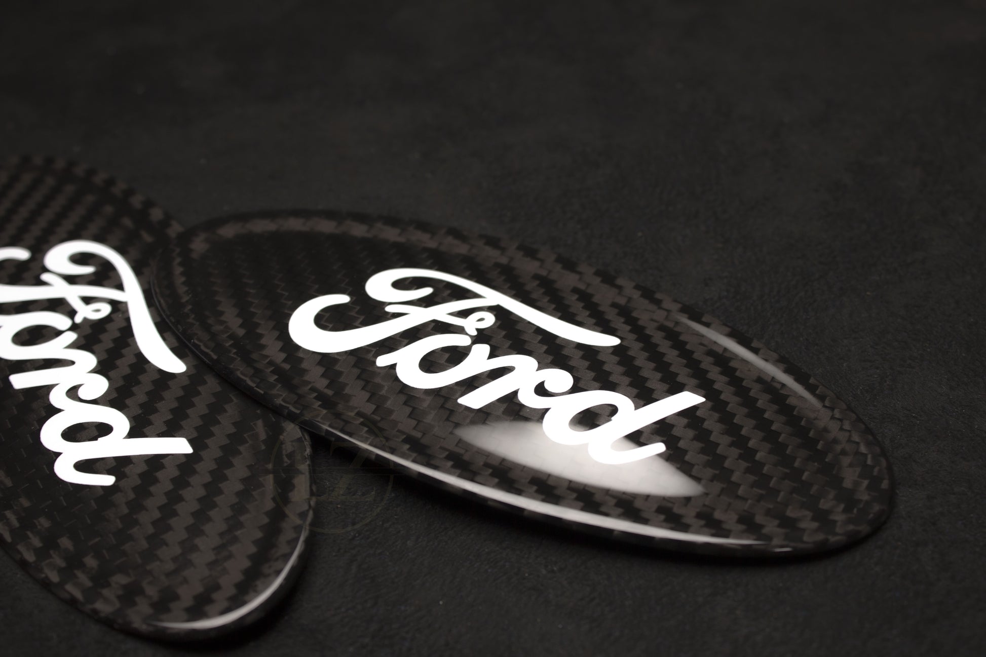 Ford Carbon Emblem - LZ-Customs