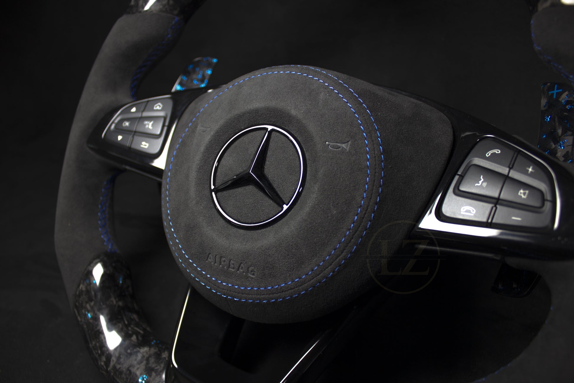 Mercedes-Benz MG Forged Carbon/Alcantara LED Ratt Blå Flakes - LZ-Customs