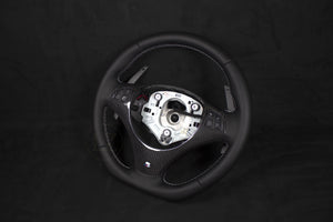BMW E8X/E9X Skinn Ratt - Hvite Detaljer Magnetiske Paddles - LZ-Customs