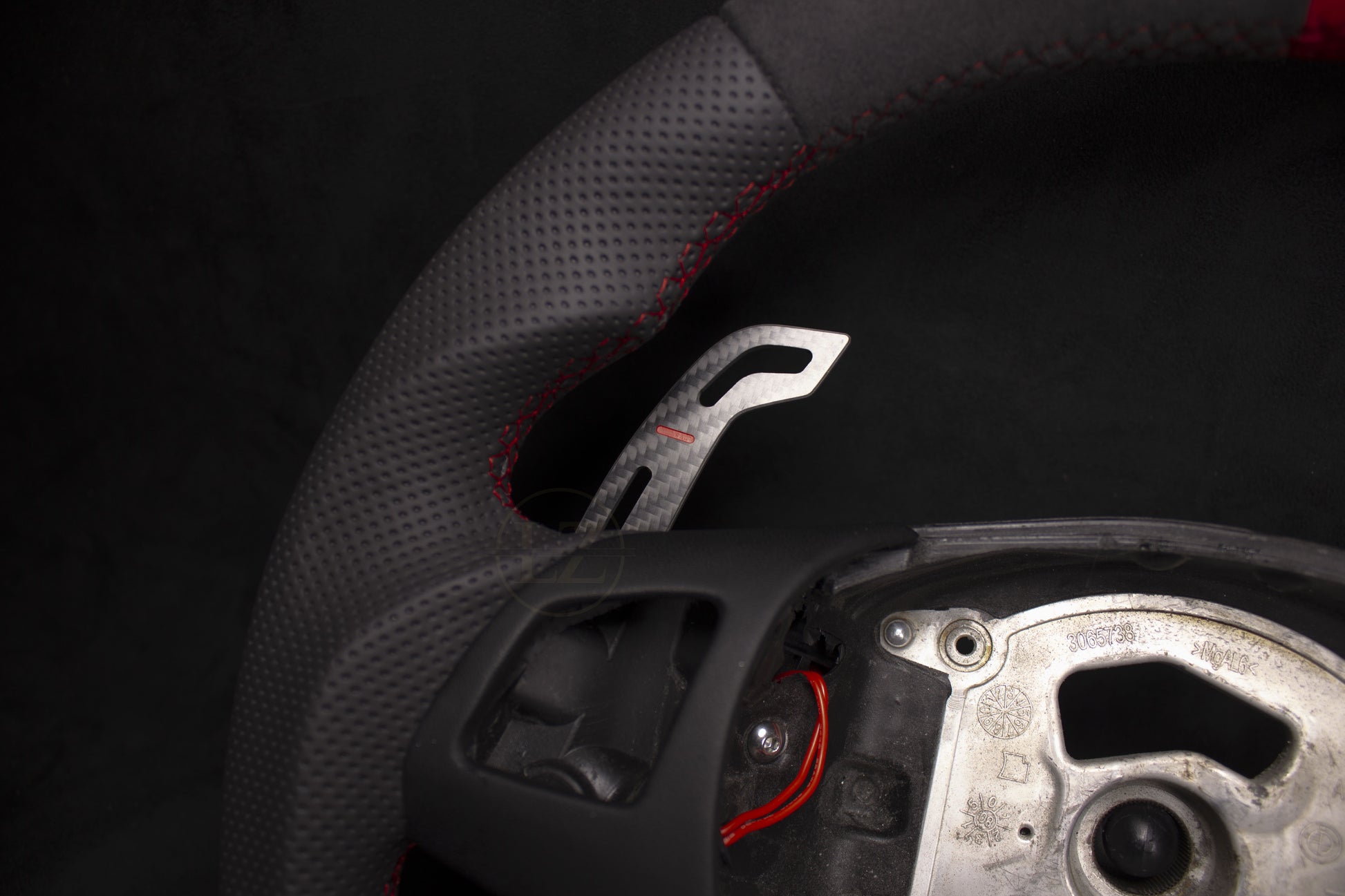 BMW E8X/E9X Alcantara/Skinn Ratt, Rød Detaljer Magnetiske Paddles V2 - LZ-Customs