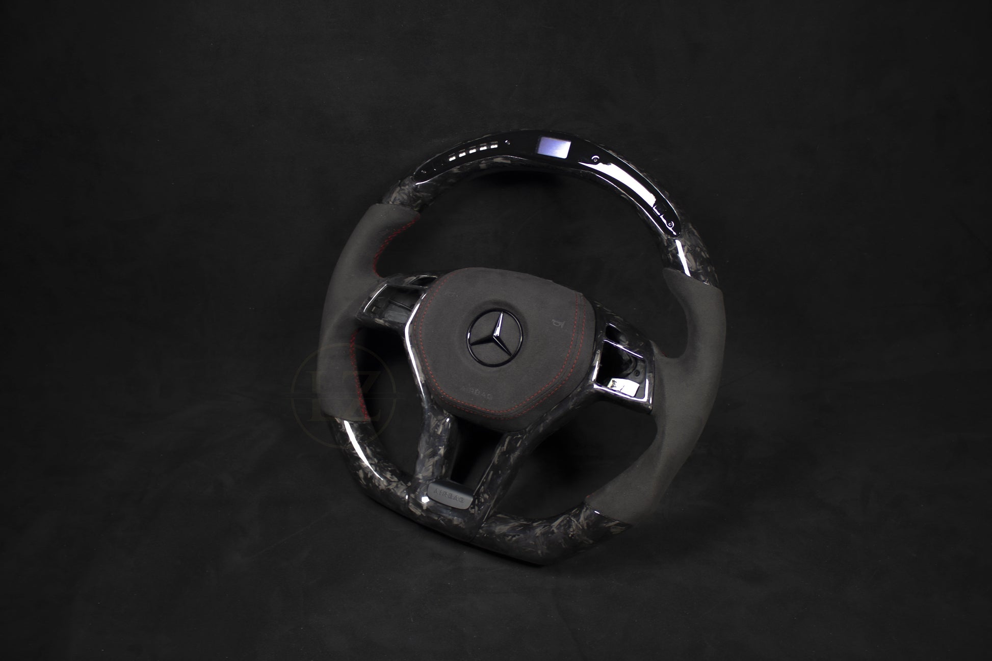 Mercedes-Benz C63 AMG Forged Carbon/Alcantara LED Ratt Røde Detaljer - LZ-Customs