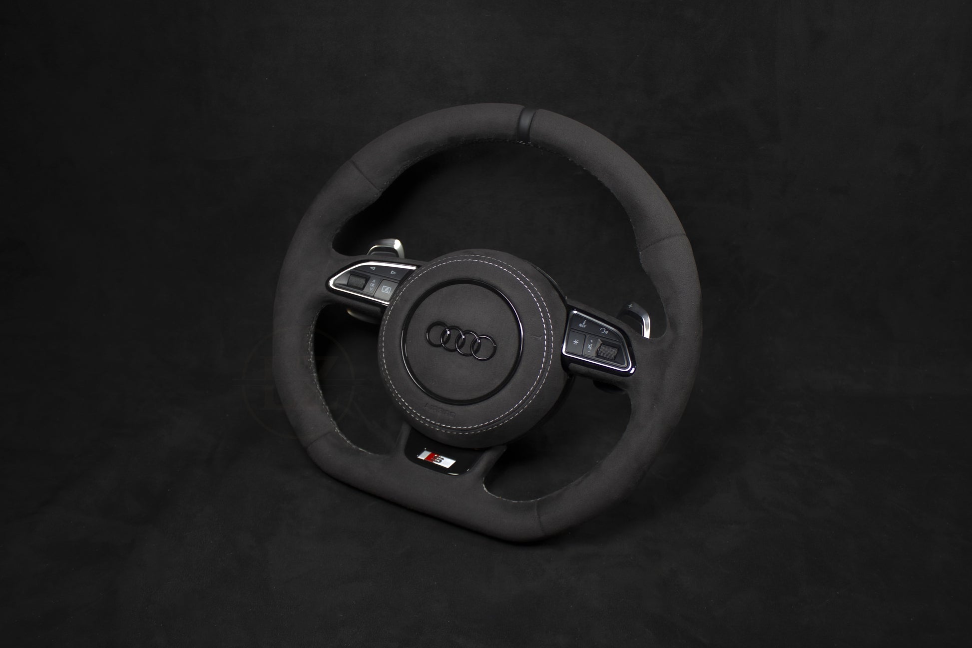 Audi B8 Alcantara Ratt, Hvite Detaljer v2 - LZ-Customs