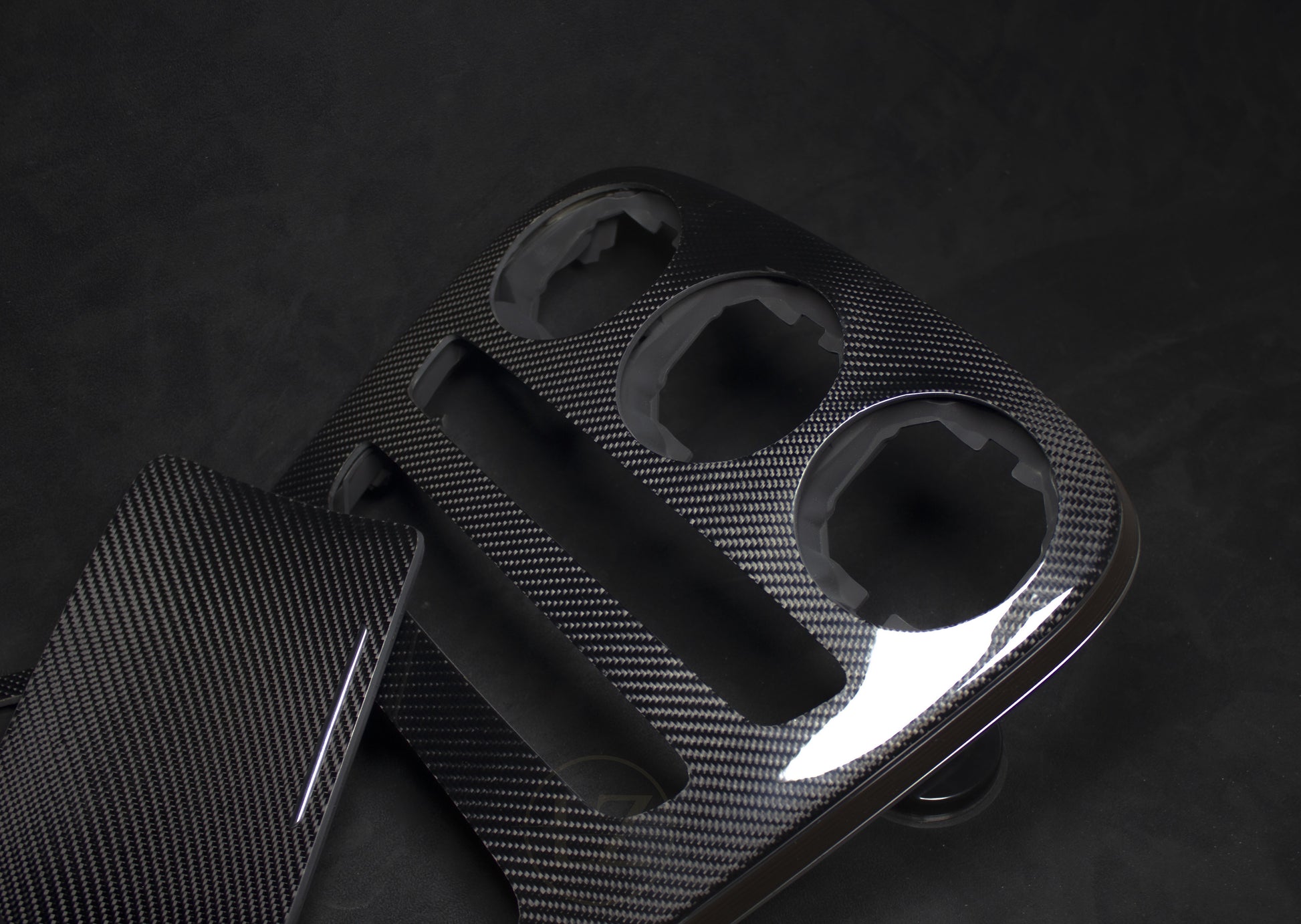 Mercedes Benz C63 Carbon Senterkonsoll - LZ-Customs