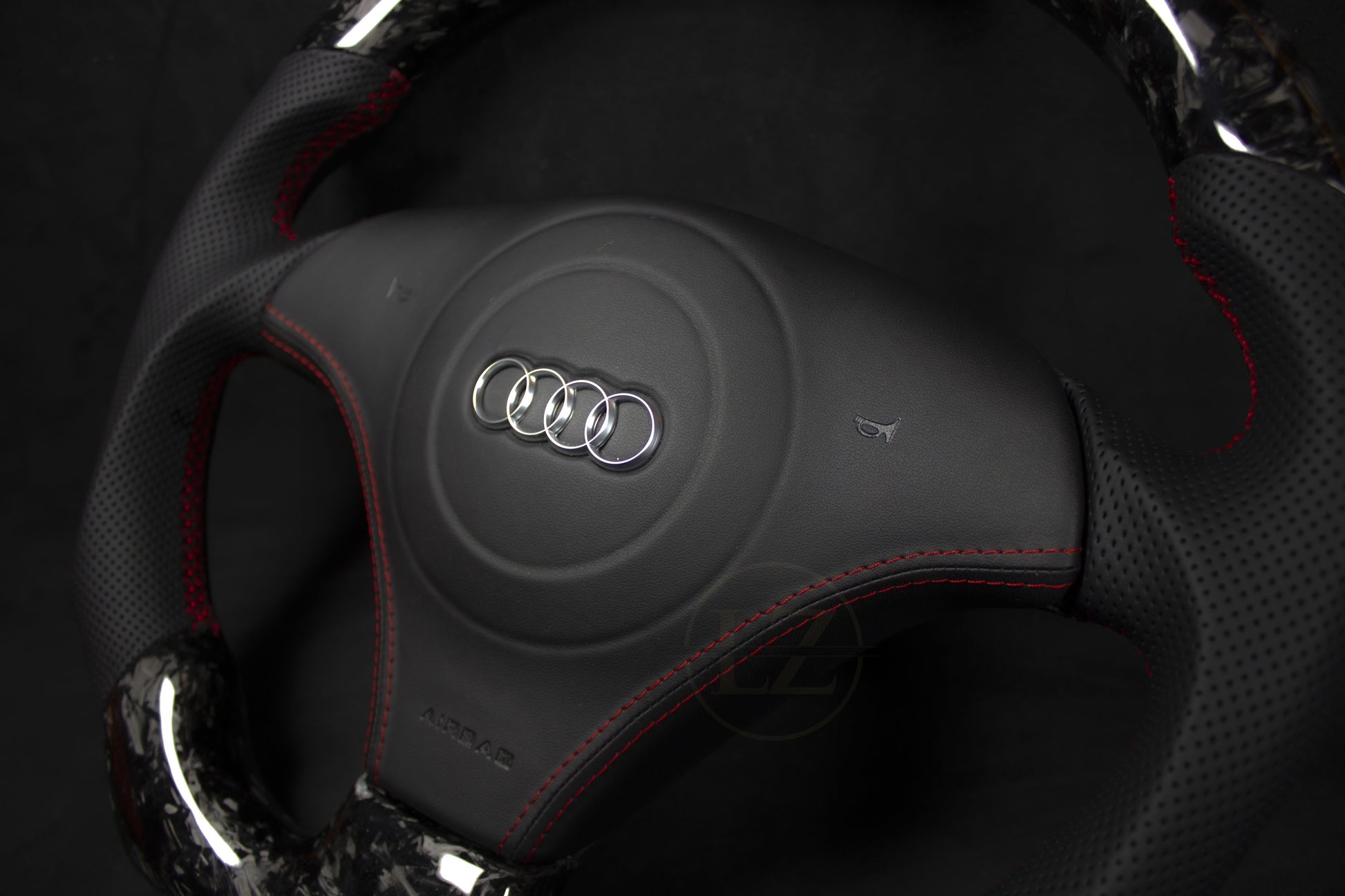 Audi B5 Lenkrad aus geschmiedetem Carbon, rote Details – LZ-Customs