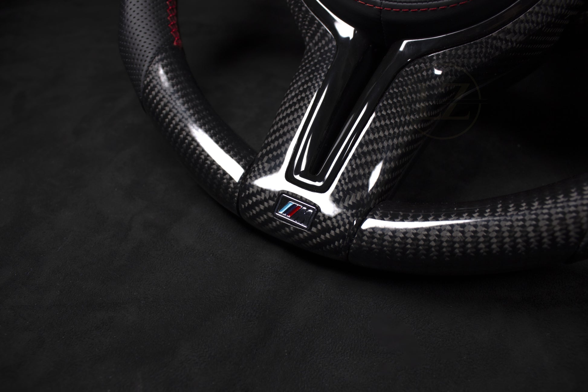 BMW F-Serie Carbon/Ventilert Skinn Ratt, Røde Detaljer - LZ-Customs