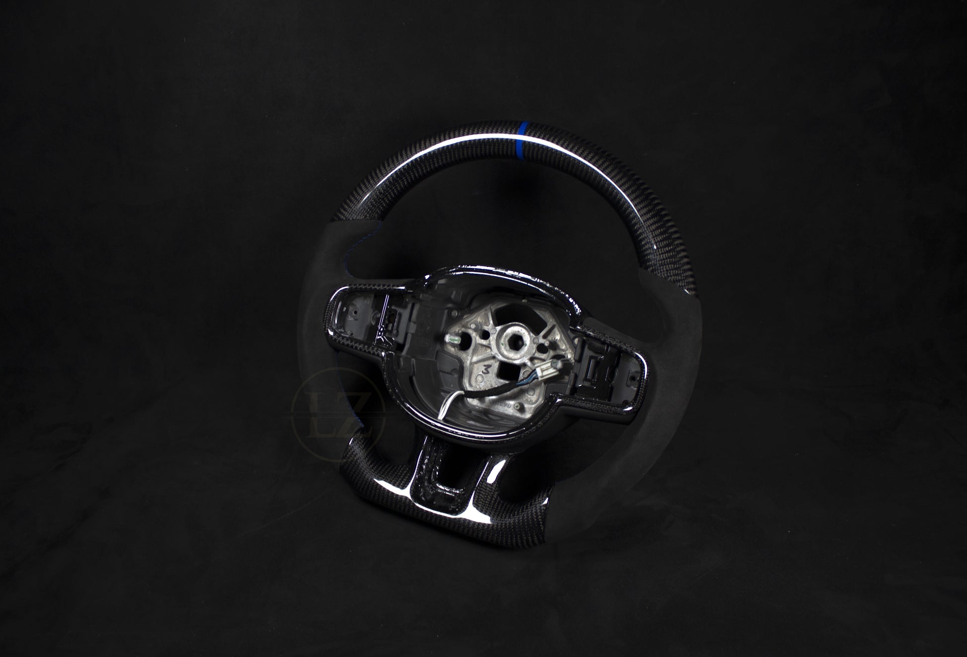 Volvo Carbon/Alcantara Ratt Blå Detaljer V2 - LZ-Customs