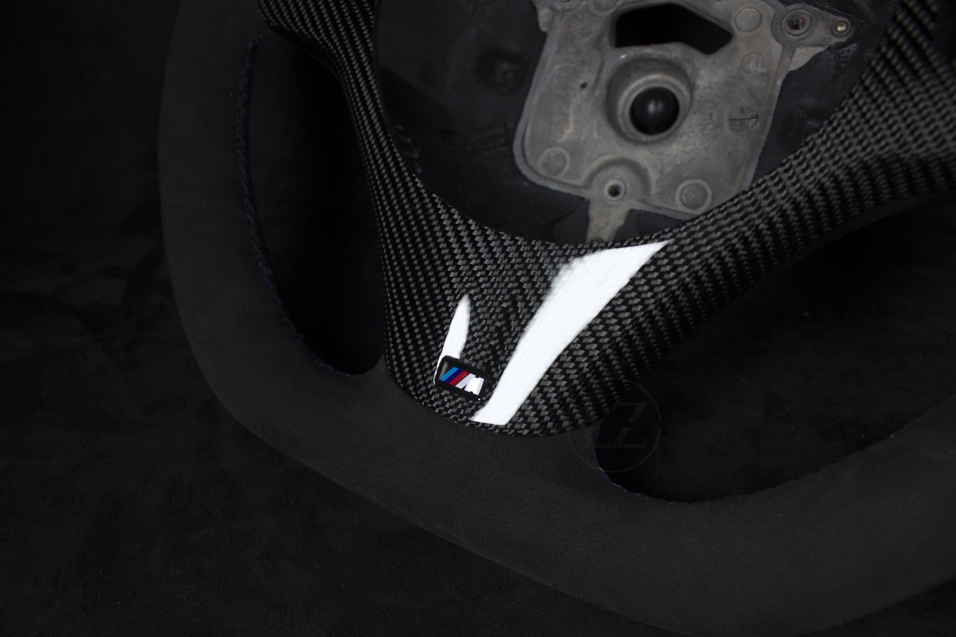 BMW E8X/E9X Alcantara LED Ratt M-Sømmer Carbon Rattdeksel - LZ-Customs