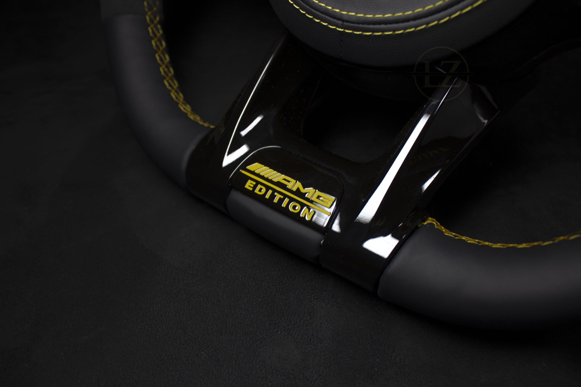 Mercedes-Benz C63 AMG Alcantara/Skinn Ratt Gule detaljer - LZ-Customs