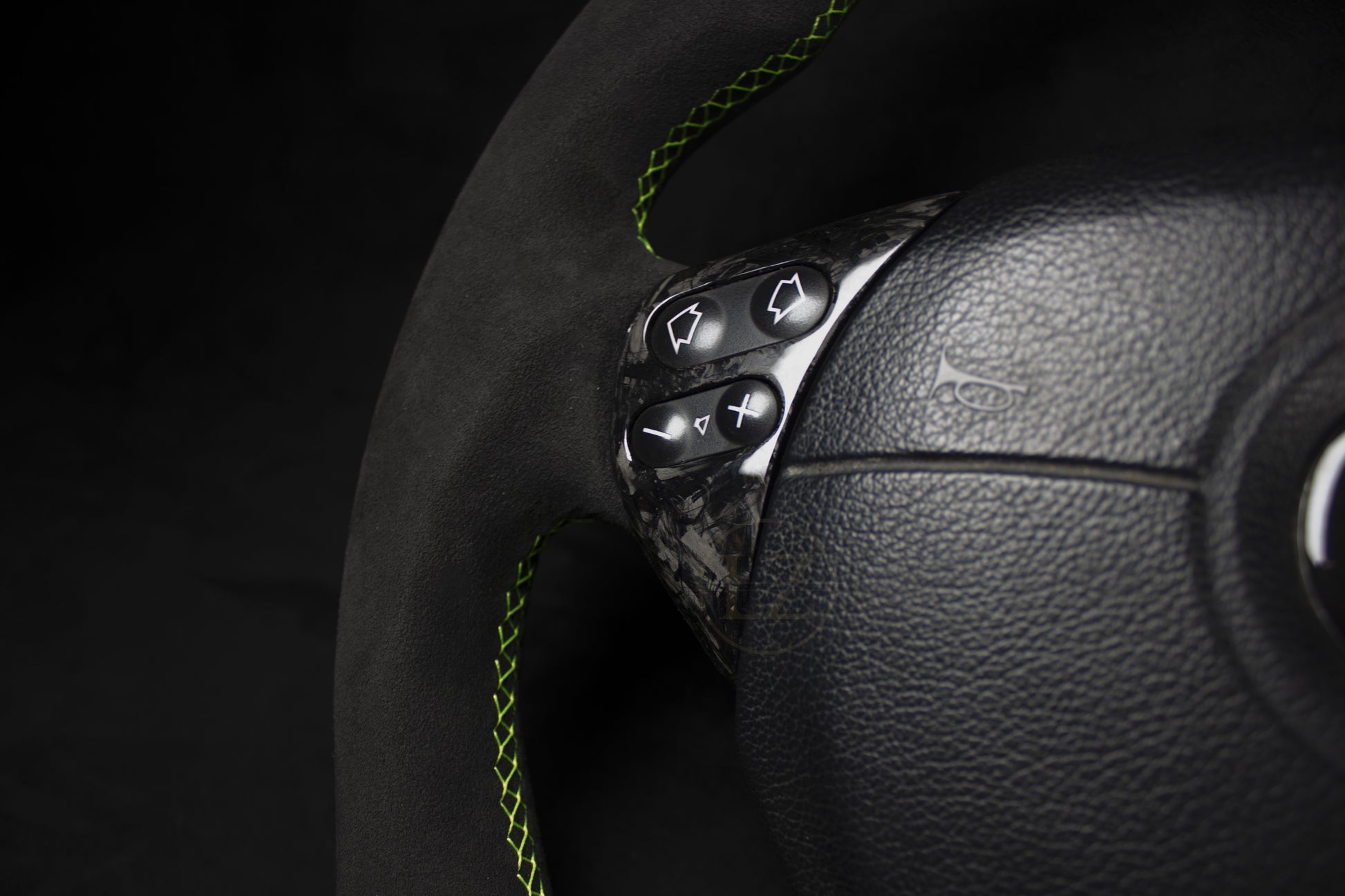 BMW E39 Alcantara og Forged Carbon Neon Grønne Detaljer - LZ-Customs