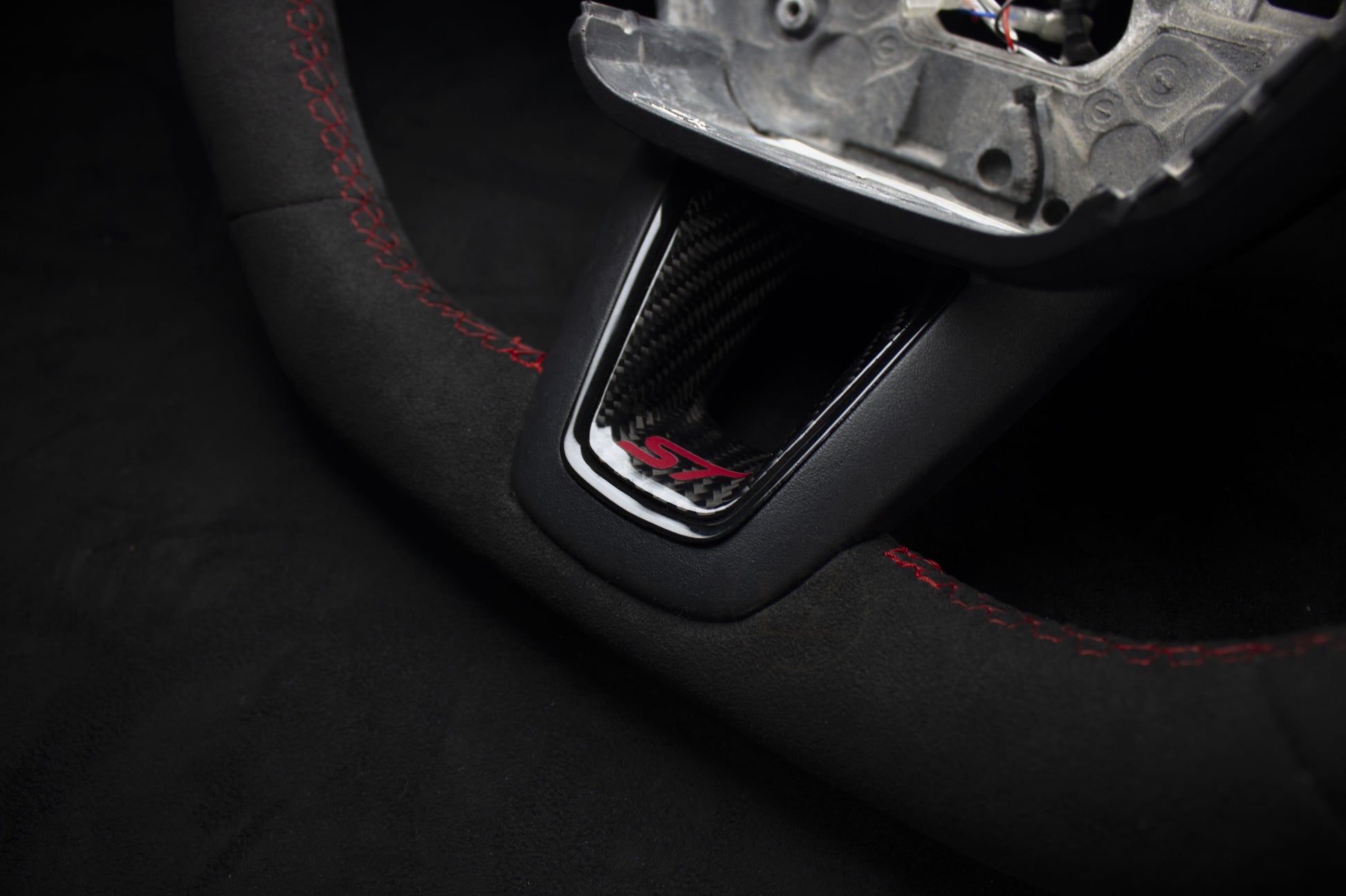 Ford Focus ST/RS MK3 Alcantara LED Ratt - Carbon Badge Edition - LZ-Customs