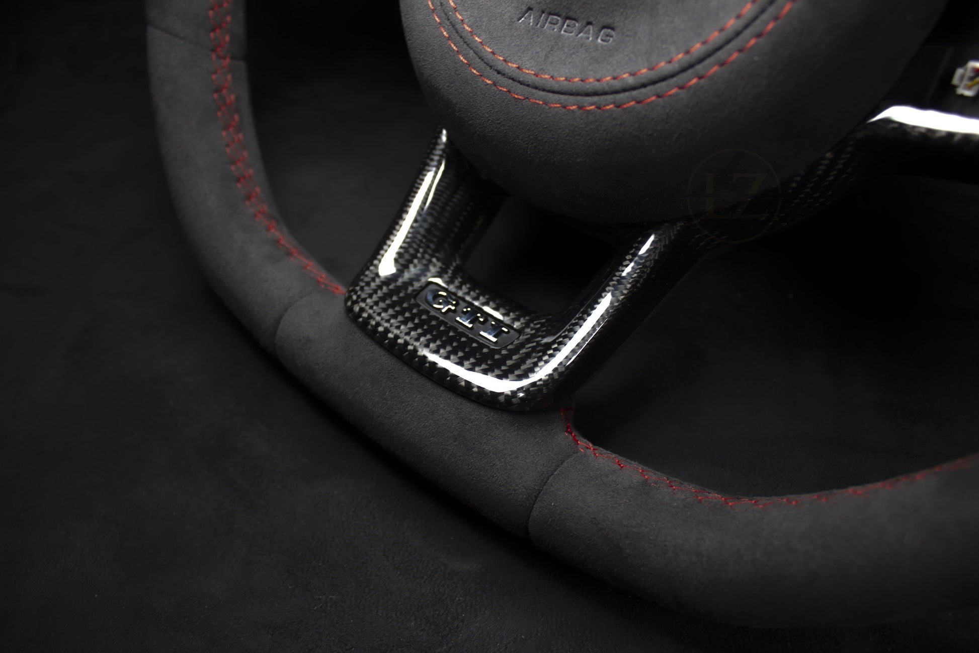 VOLKSWAGEN GOLF MK7 Alcantara Ratt Røde Detaljer - LZ-Customs