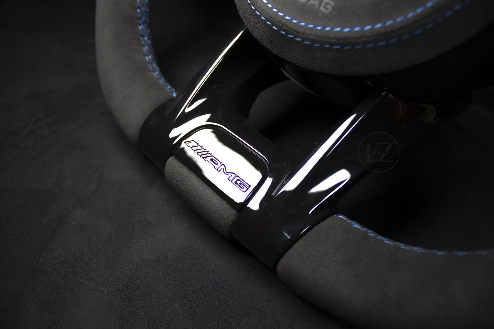 Mercedes-Benz C63 AMG Alcantara Ratt Blå detaljer - LZ-Customs