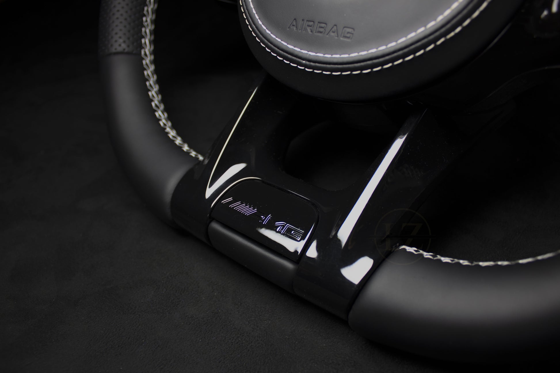 Mercedes-Benz C63 AMG Skinn Ratt Hvite detaljer - LZ-Customs