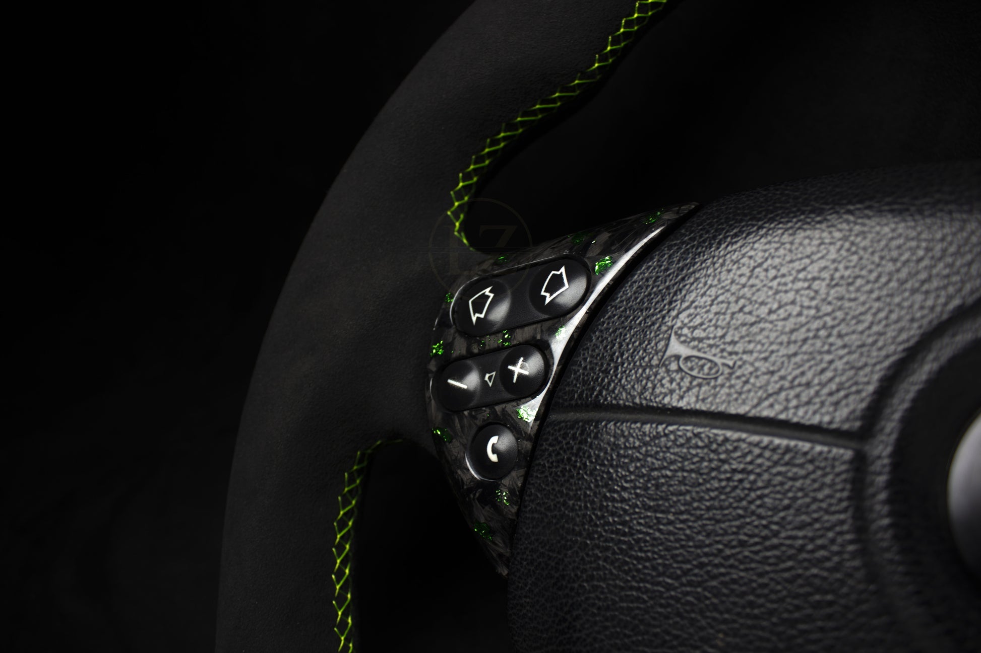 BMW E39 Alcantara og Forged Carbon Neon Grønne Flakes - LZ-Customs