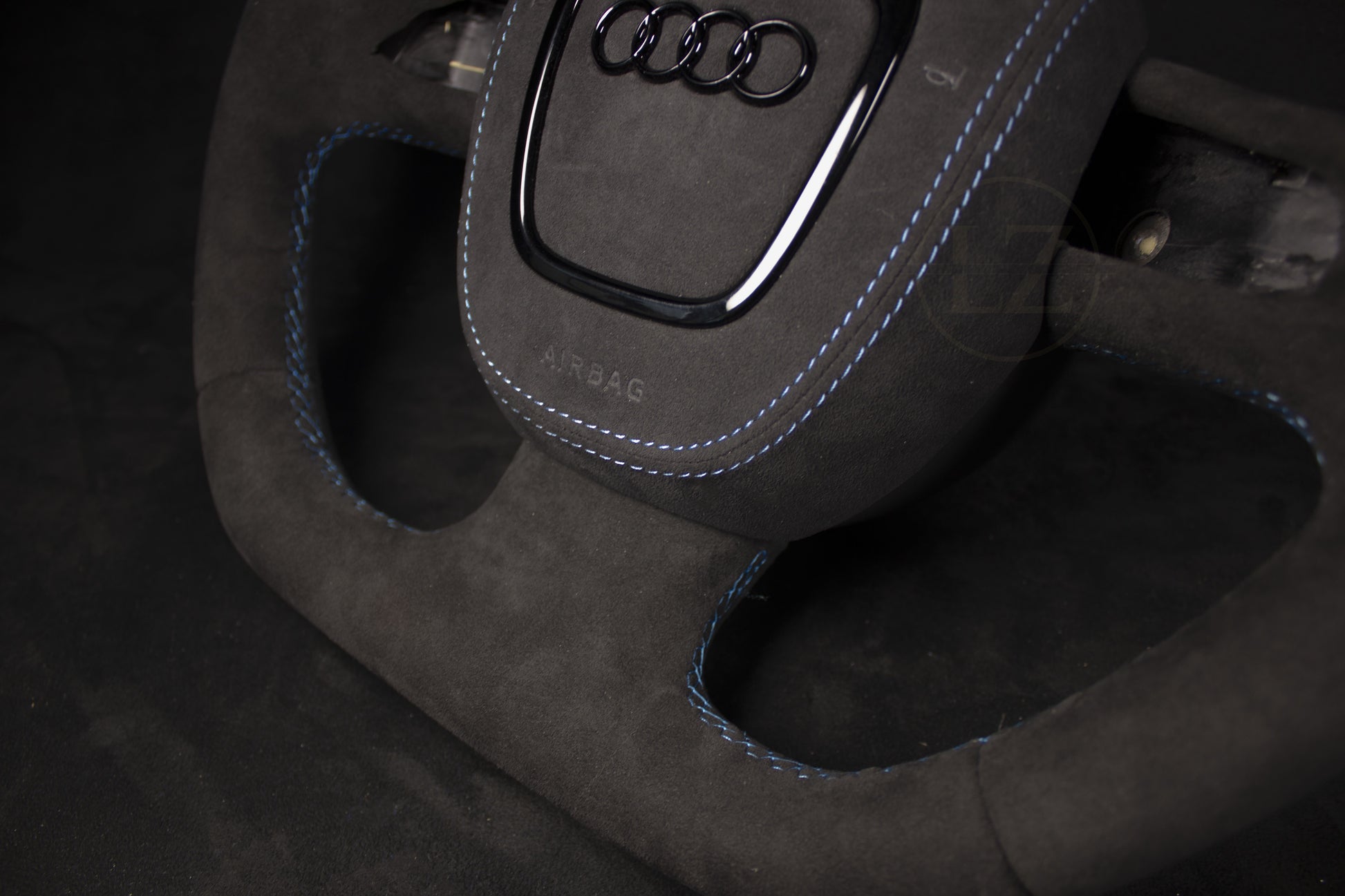 Audi B8 Alcantara Ratt (preface) - LZ-Customs