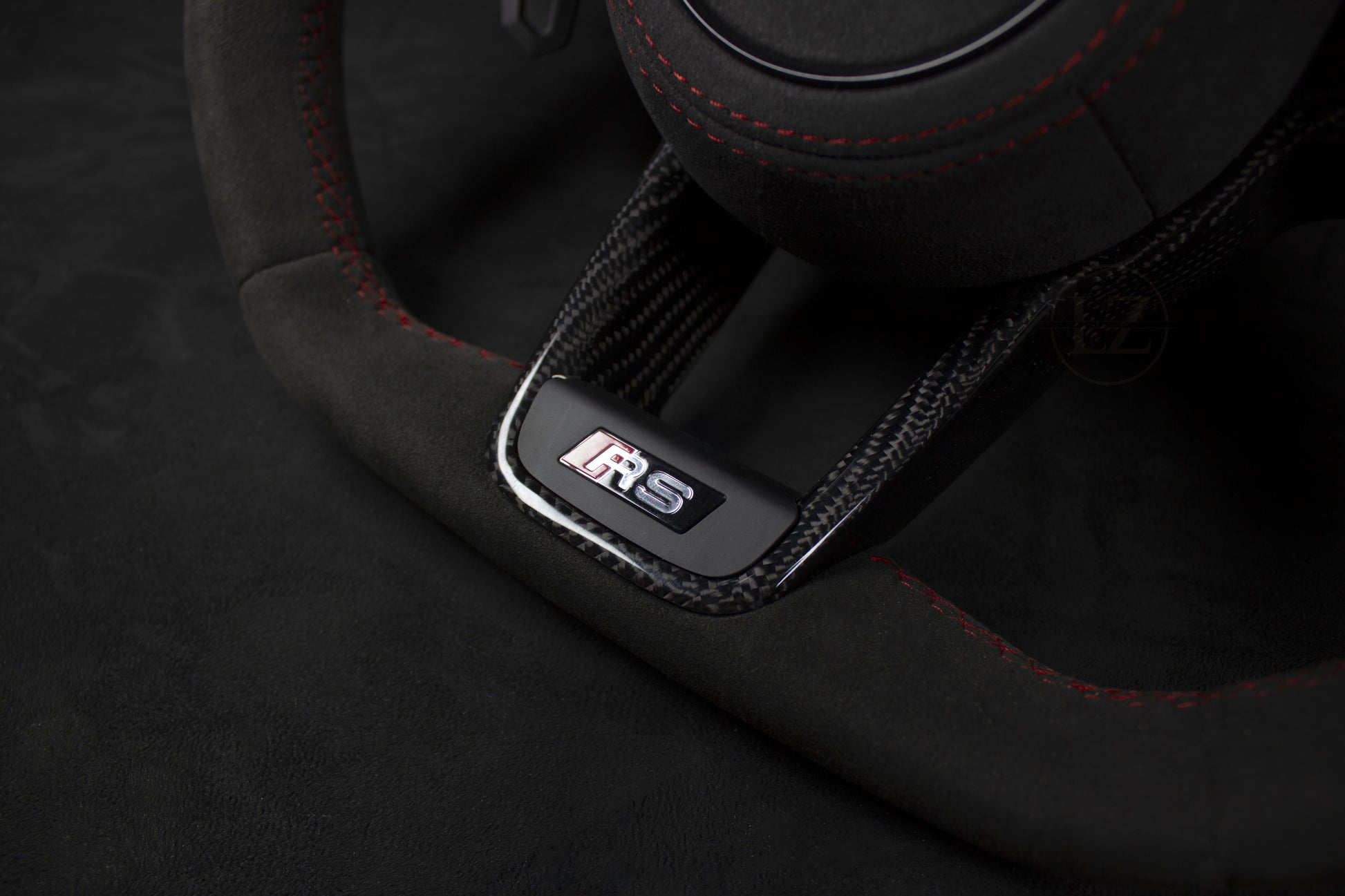 Audi R8 Alcantara Ratt Røde Detaljer - LZ-Customs