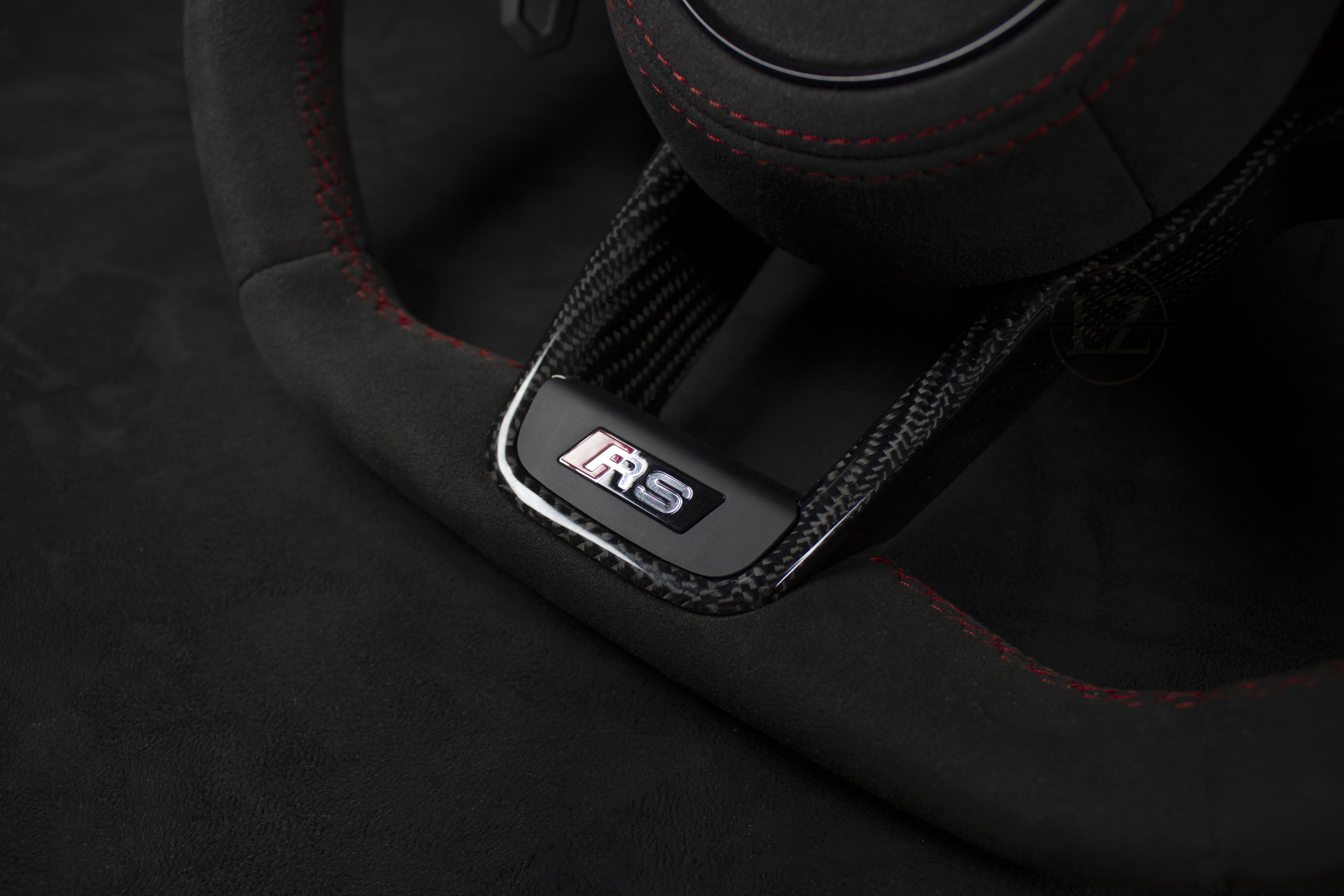 Audi R8 Alcantara Ratt Røde Detaljer - LZ-Customs