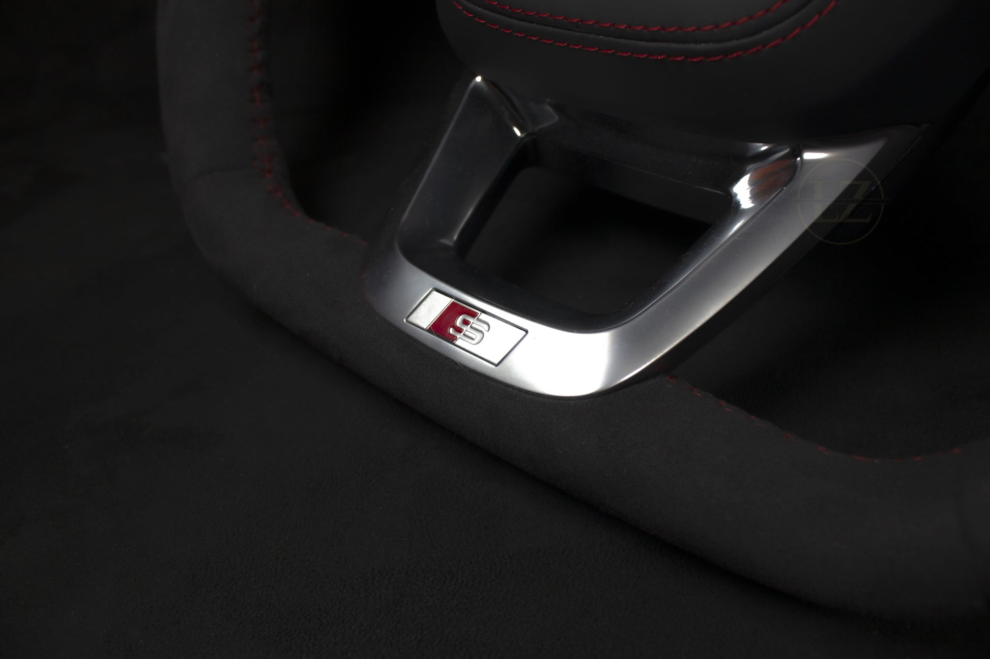 Audi RS C8 Alcantara Ratt Røde Detaljer - LZ-Customs