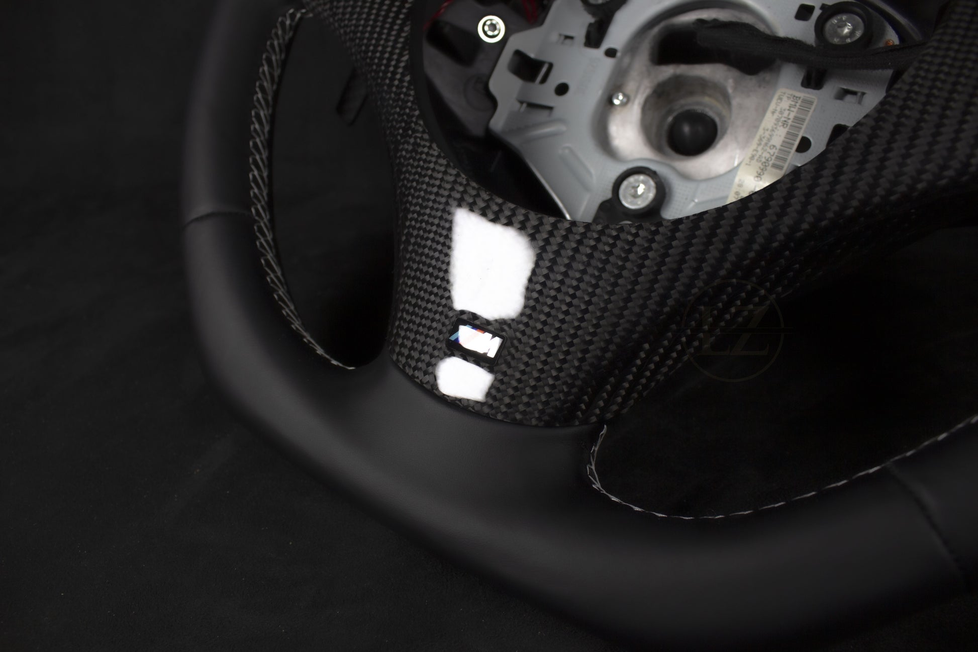 BMW E8X/E9X Skinn Ratt - Hvite Detaljer Magnetiske Paddles - LZ-Customs