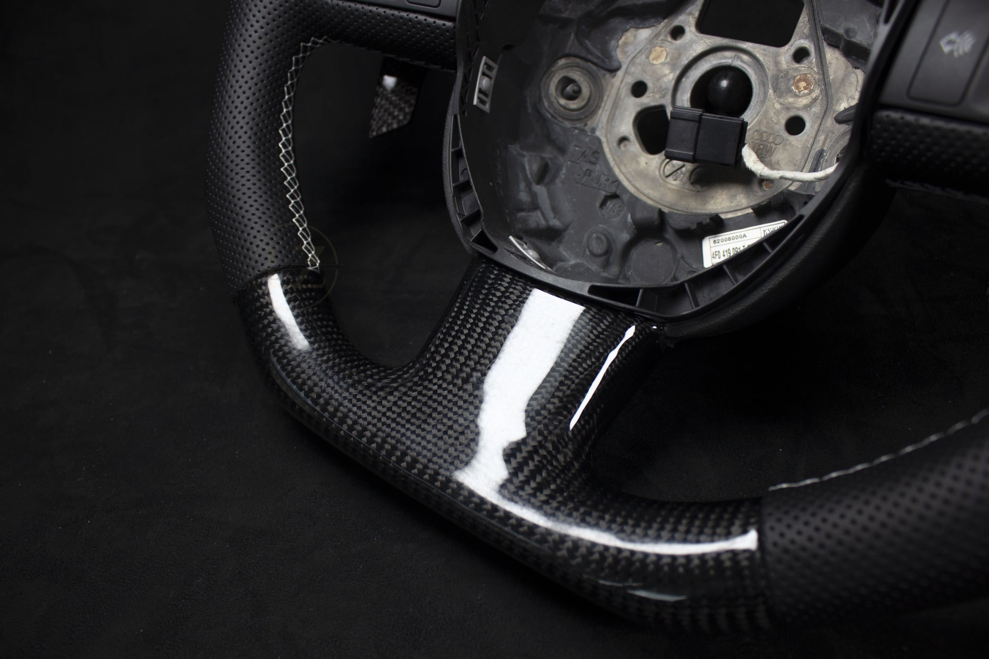 Audi B8 Carbon og Alcantara Ratt, Hvite Detaljer - LZ-Customs