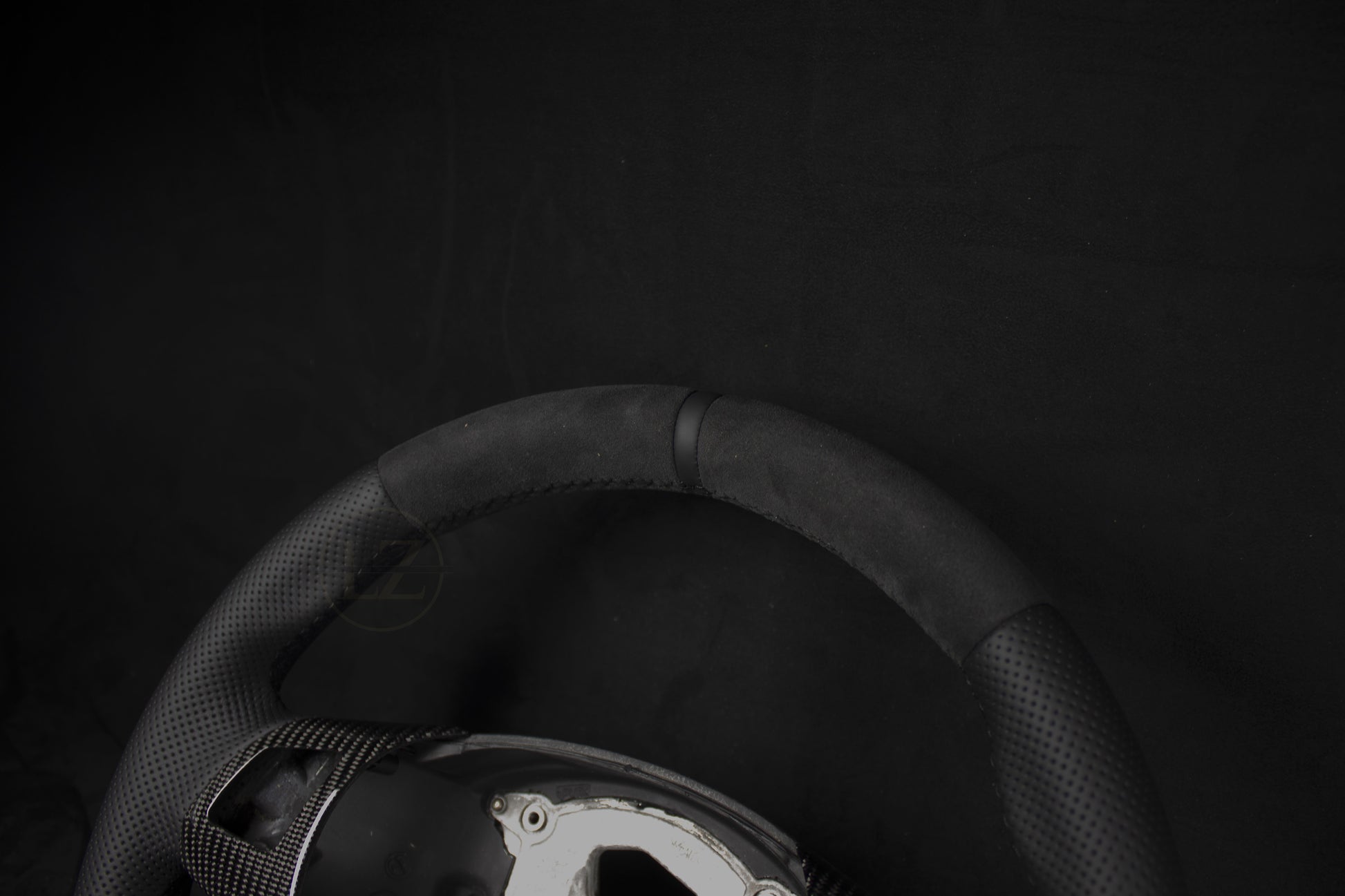 BMW E8X/E9X Alcantara/Ventilert Skinn Carbon Rattdeksel - LZ-Customs